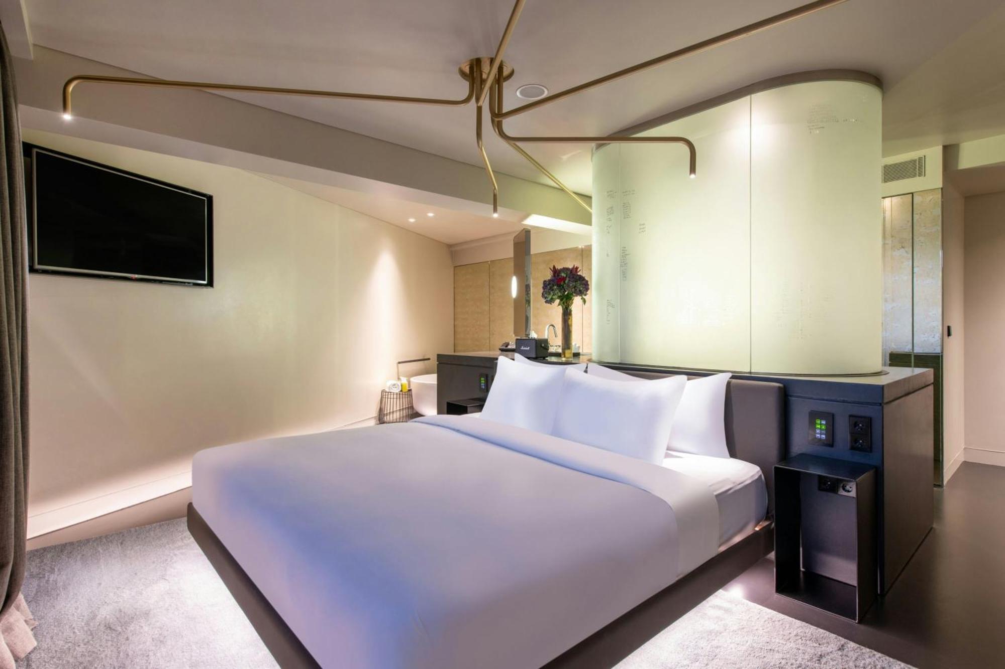 Superior Suite Bank Suite 1 King