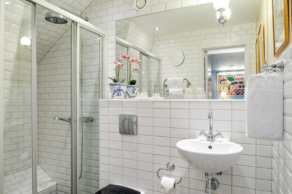 Small Double Room (140 cm bed),519758322:JPEG