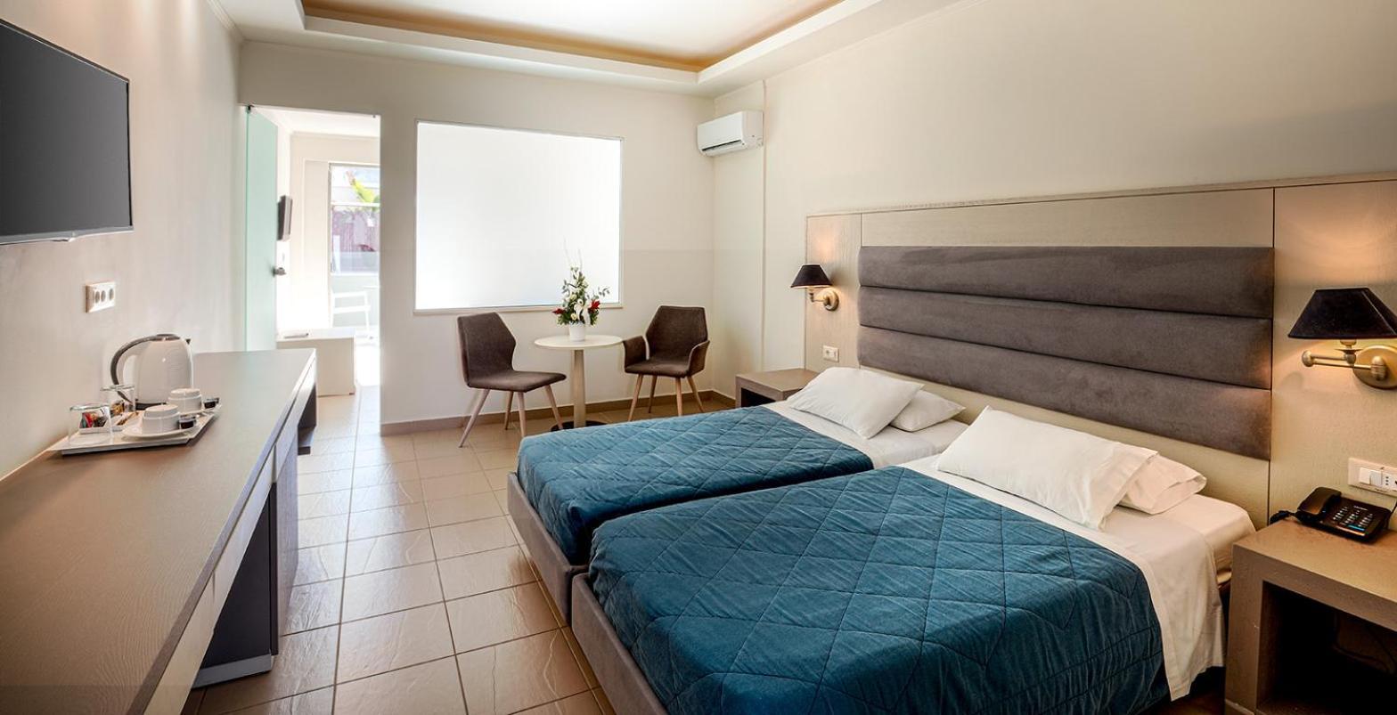 Deluxe Suite Swim-Up