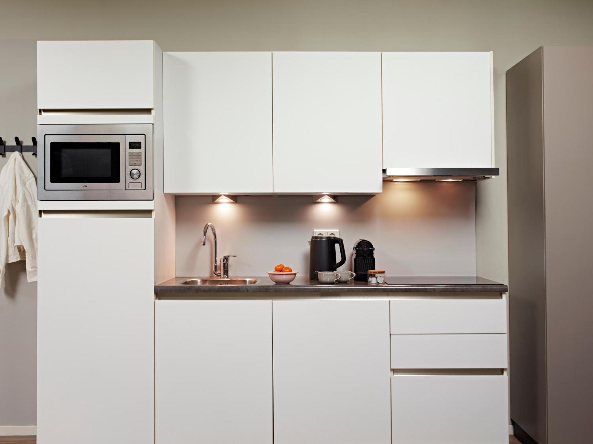 Medium Studio Kitchen