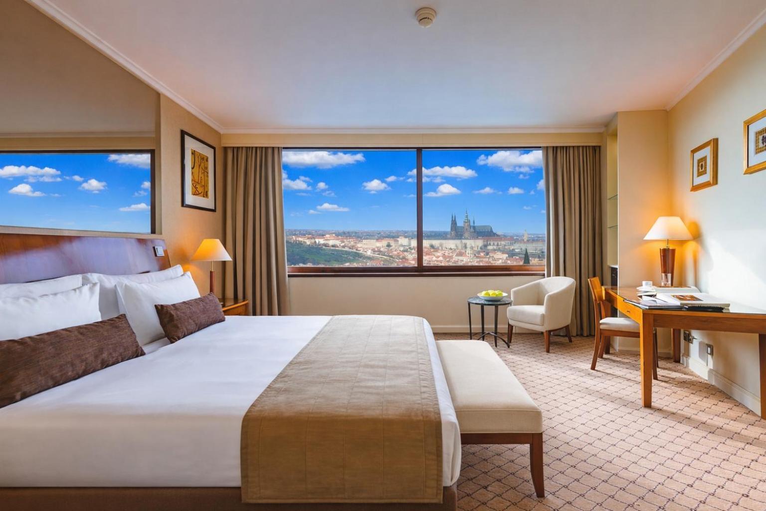 Premium Suite City View Executive Lounge Access