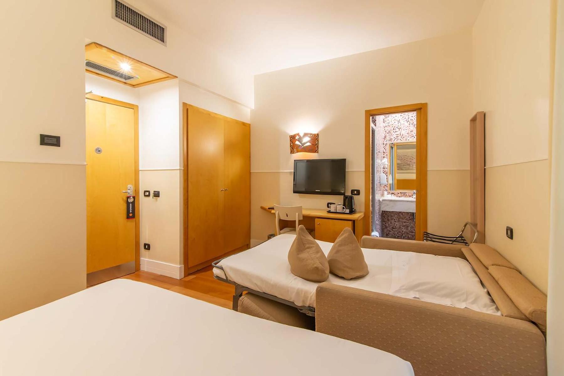 Triple Room