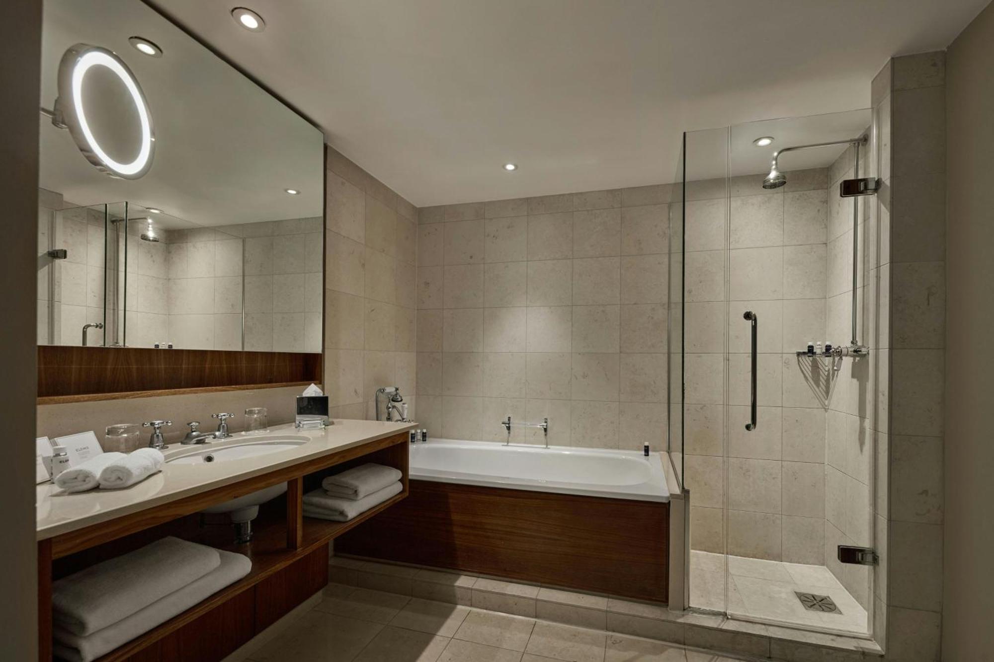 Suite 1 Bedroom Suite 1 King
