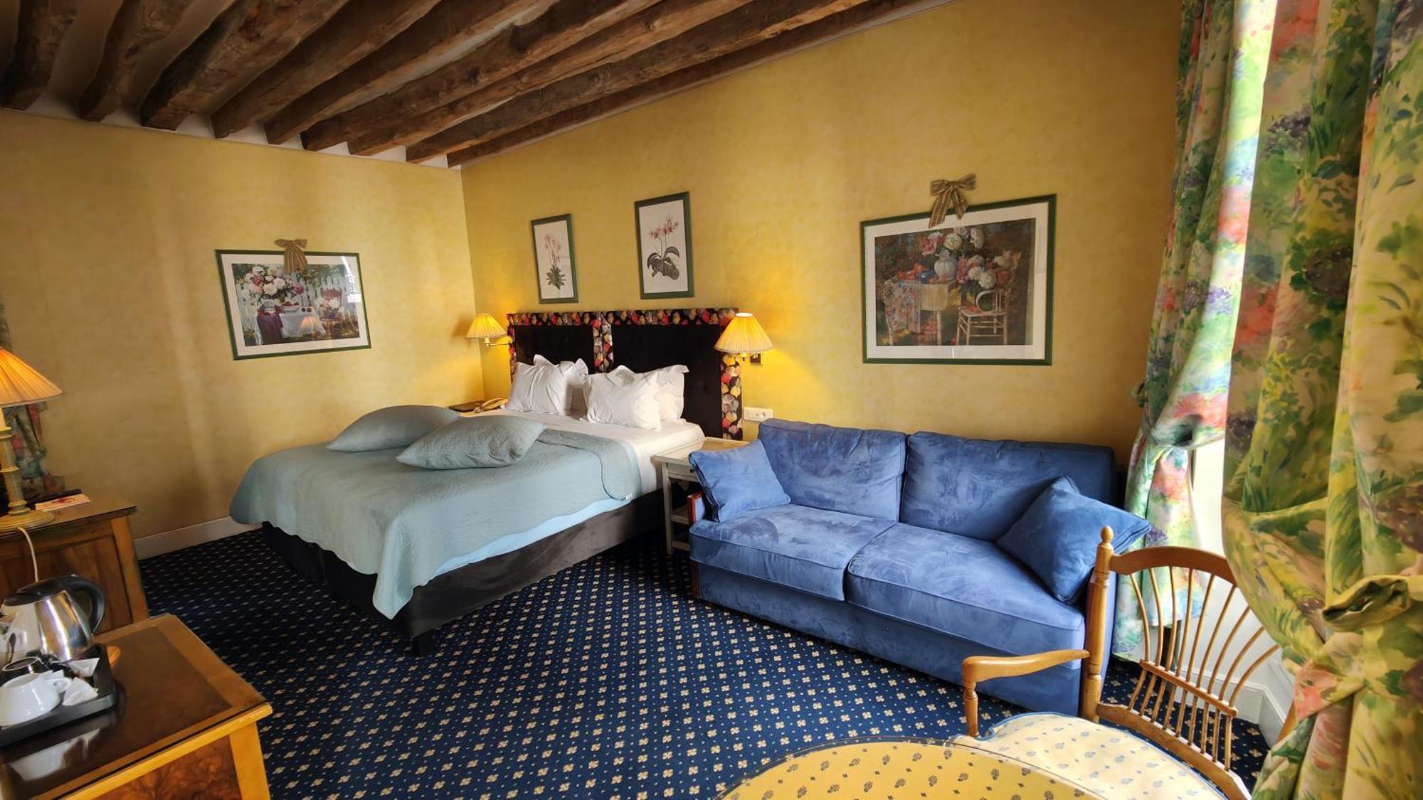 Deluxe Family Room