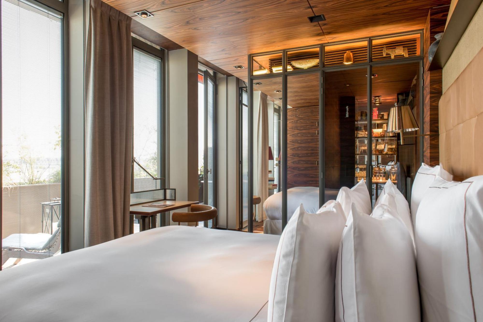 Two-Bedroom Suite Eiffel Tower view Terrace