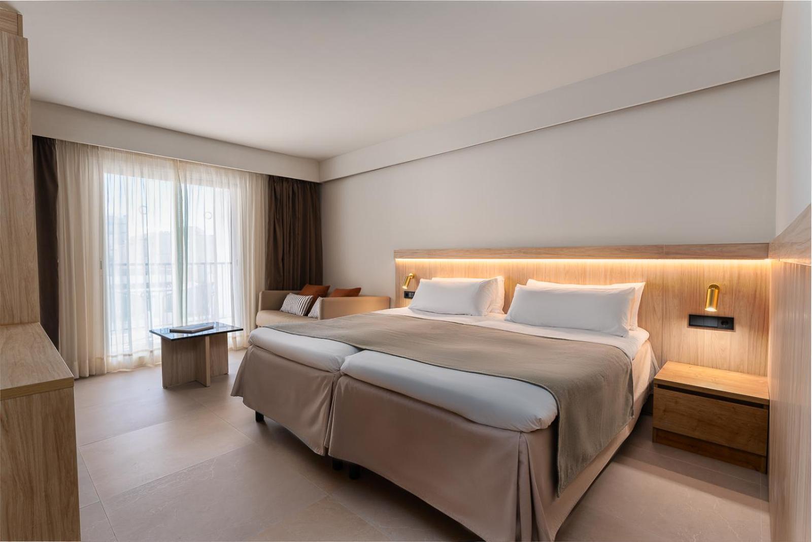 Double Room,1756772112:JPEG