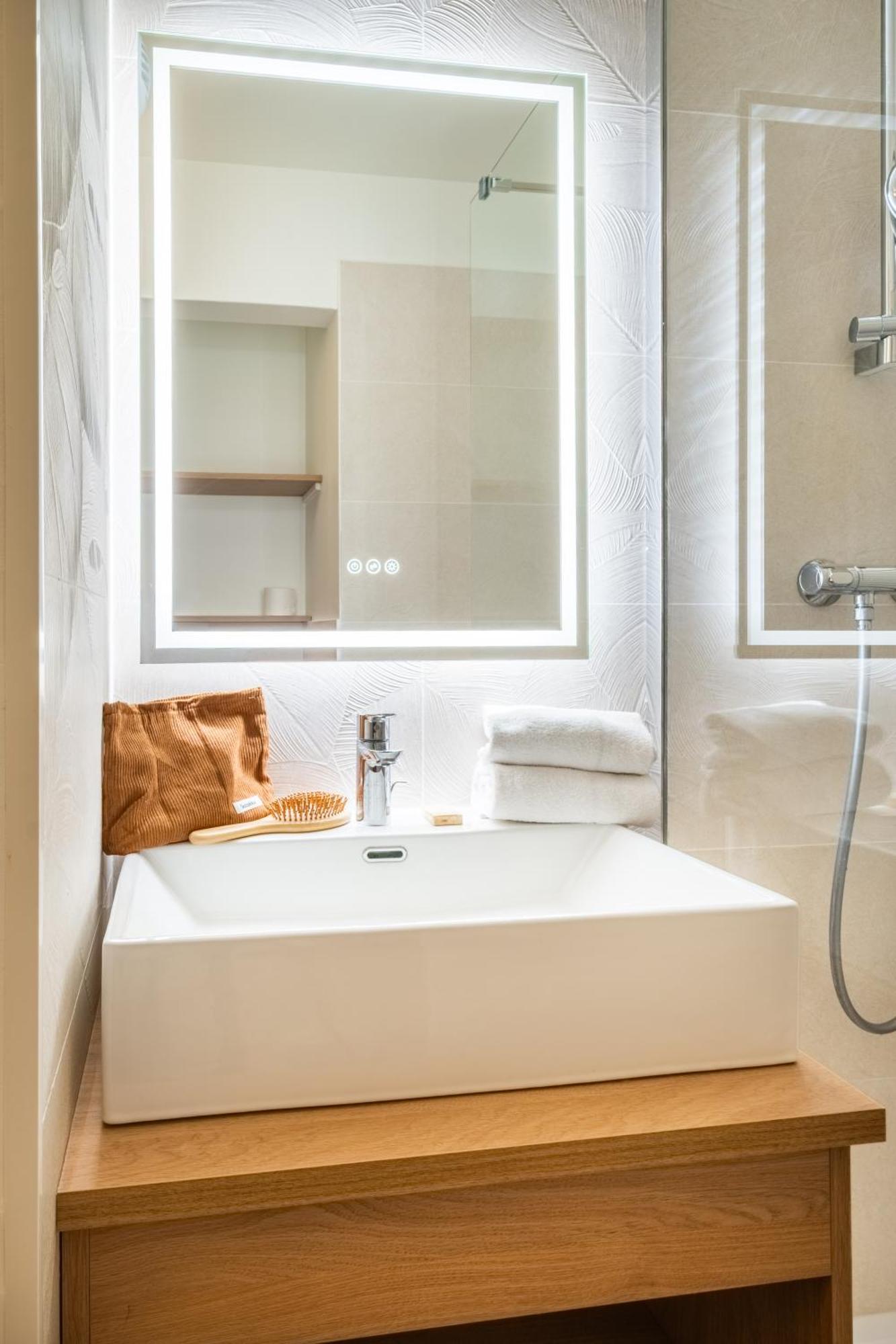 Superior Studio with Air Conditioning and Balcony (2 people)