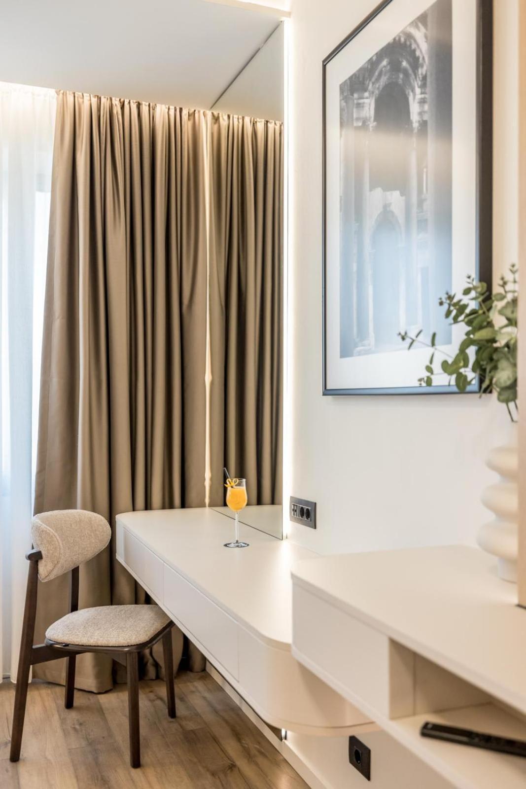 Premium Double Room with Balcony and Jacuzzi,1758280214:JPEG