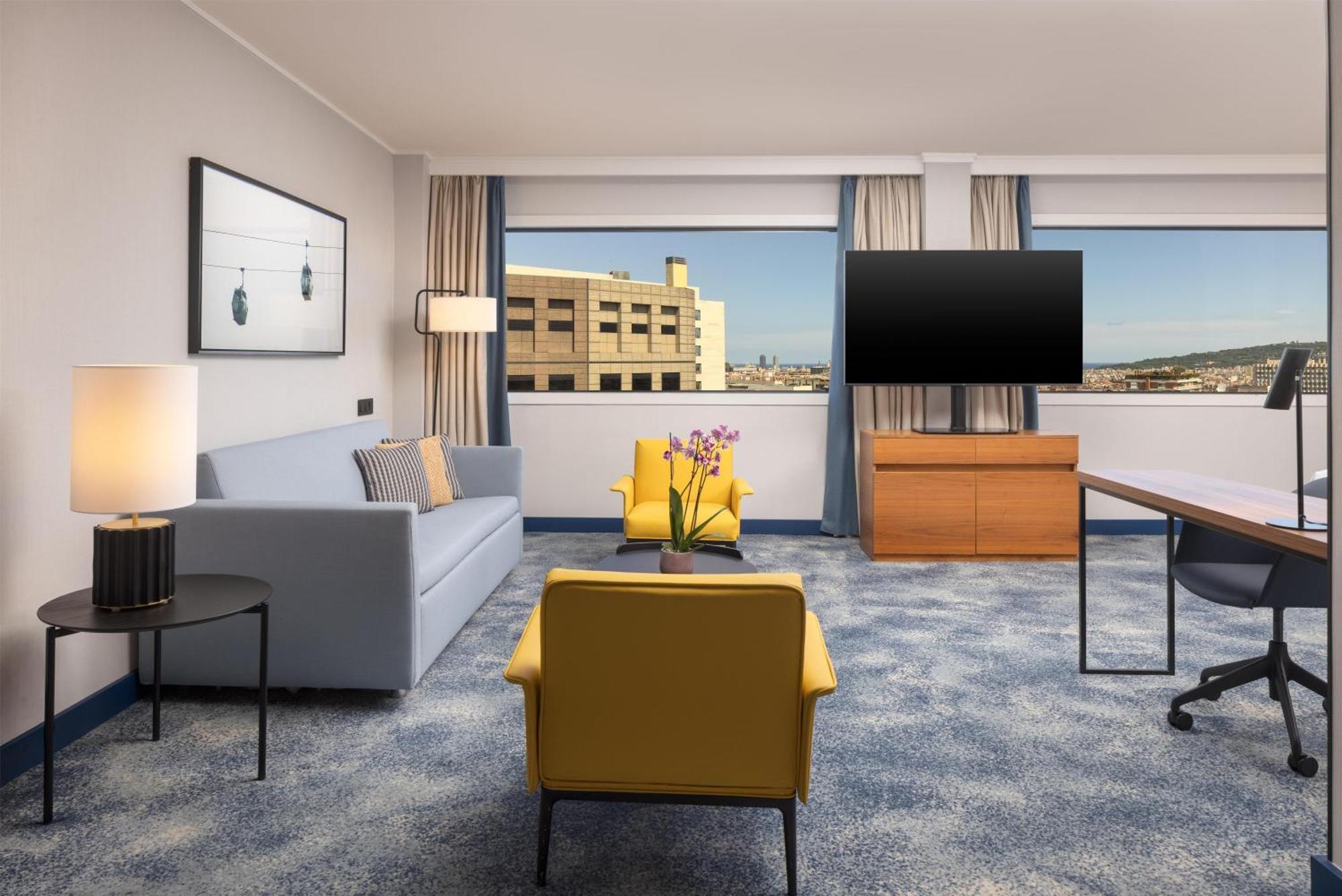 Master King Suite Lounge Access