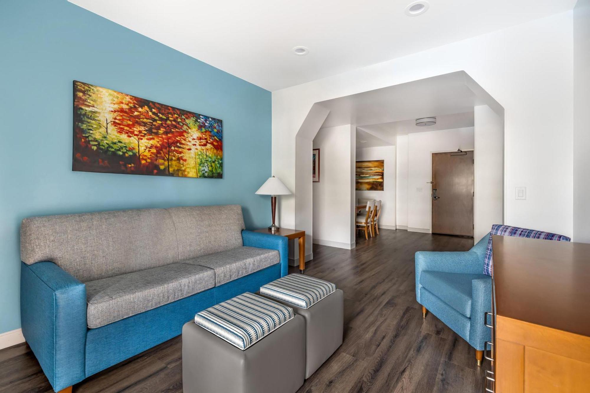 Two-Bedroom Suite Accessible Tub