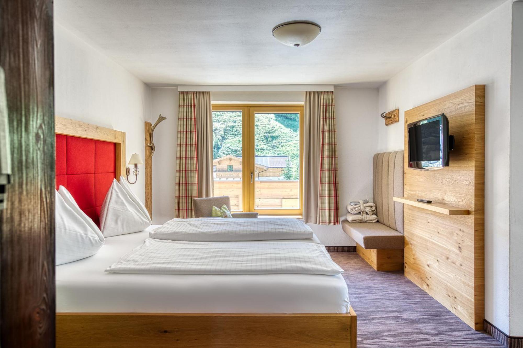 Edelweiss Suite with Balcony and Mountain View,1758338137:JPEG