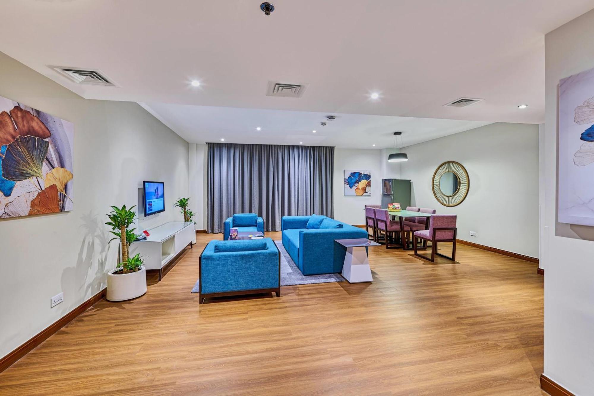 One-Bedroom King Suite with Partial Sea View,1758371846:JPEG
