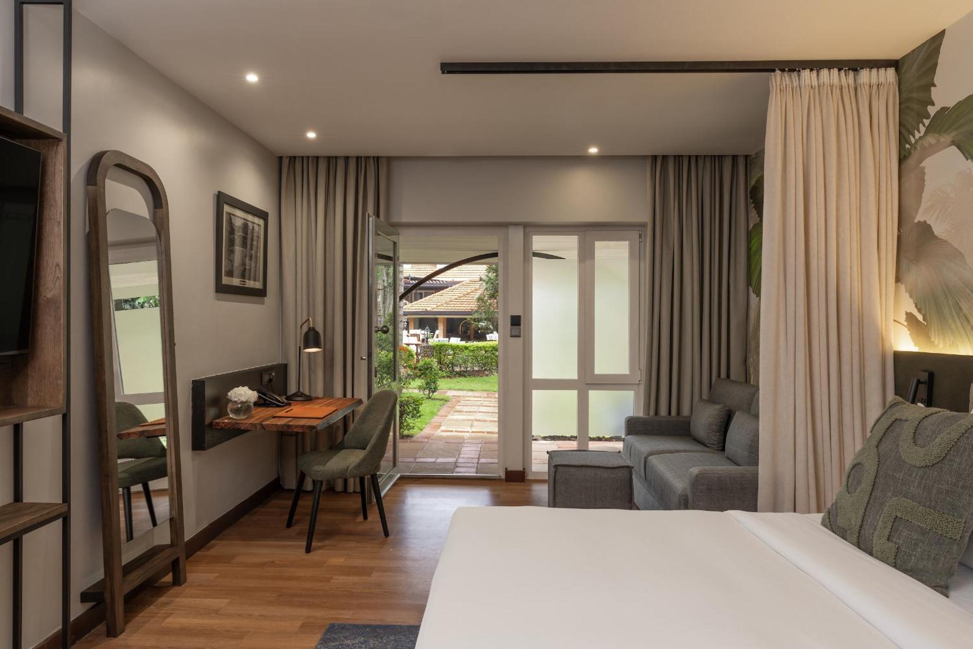 Grand King Room Pool View Balcony