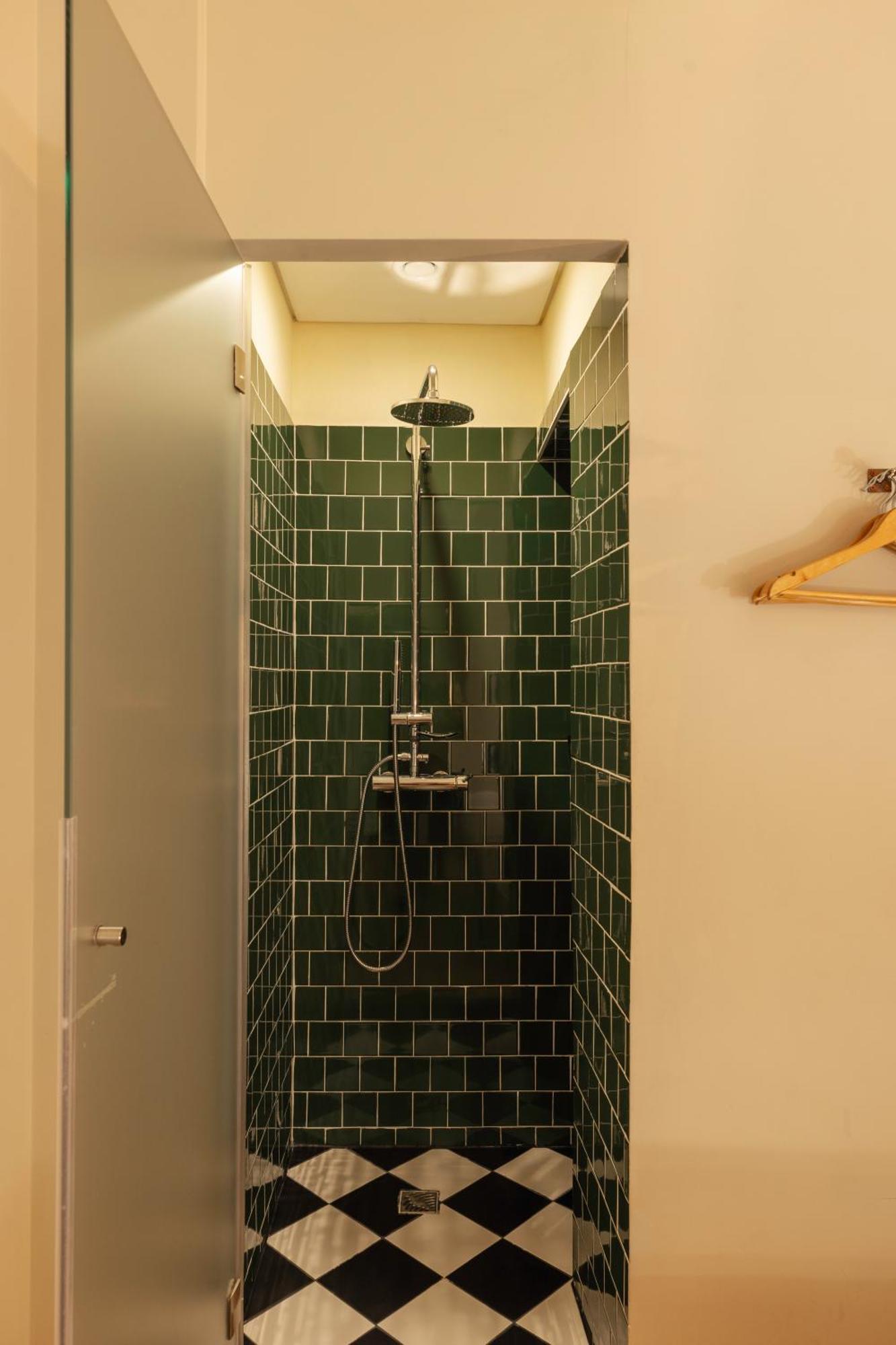 Small Room with Interior View,1758444208:JPEG