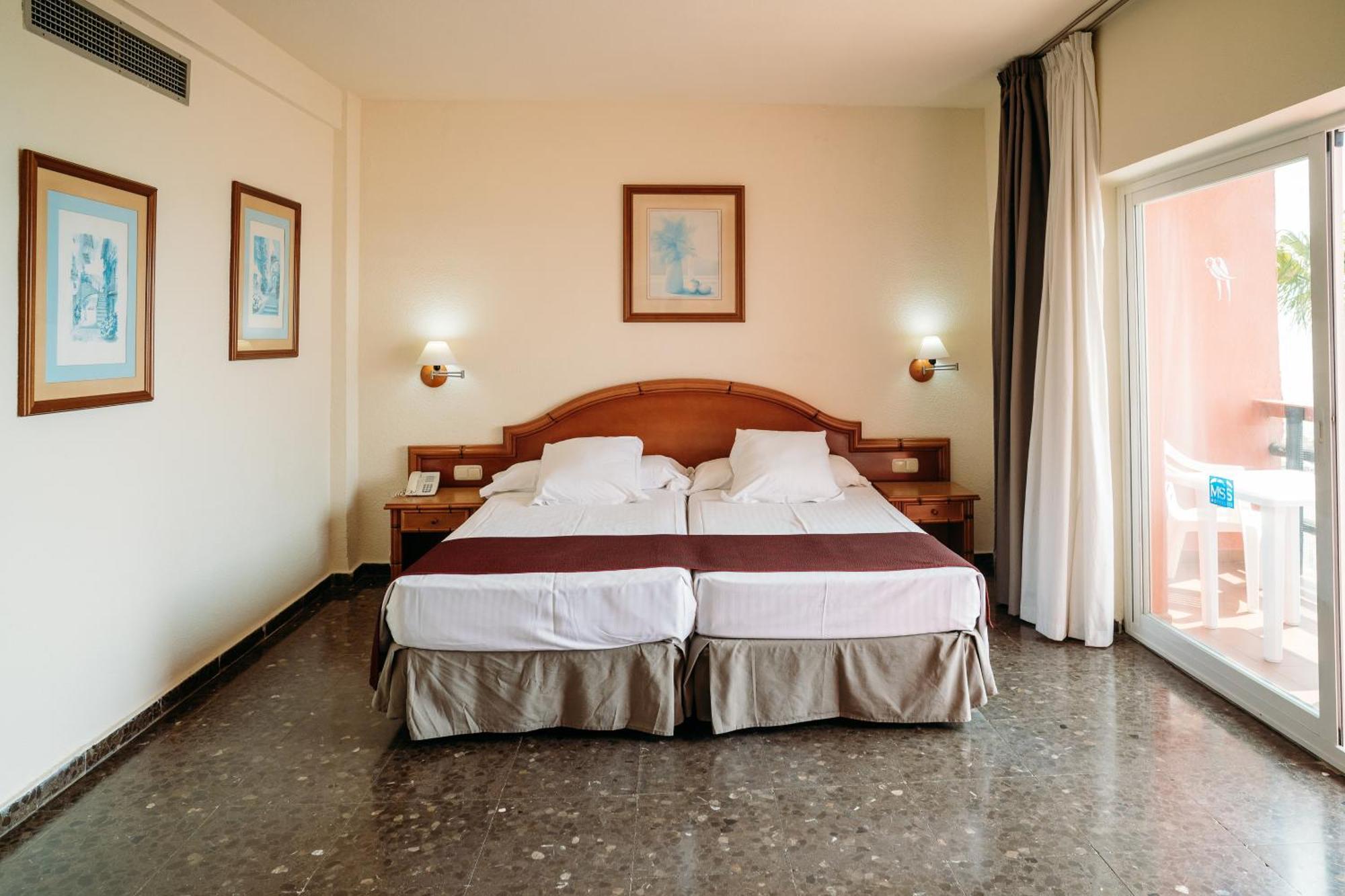 Double or Twin Room Partial Sea View