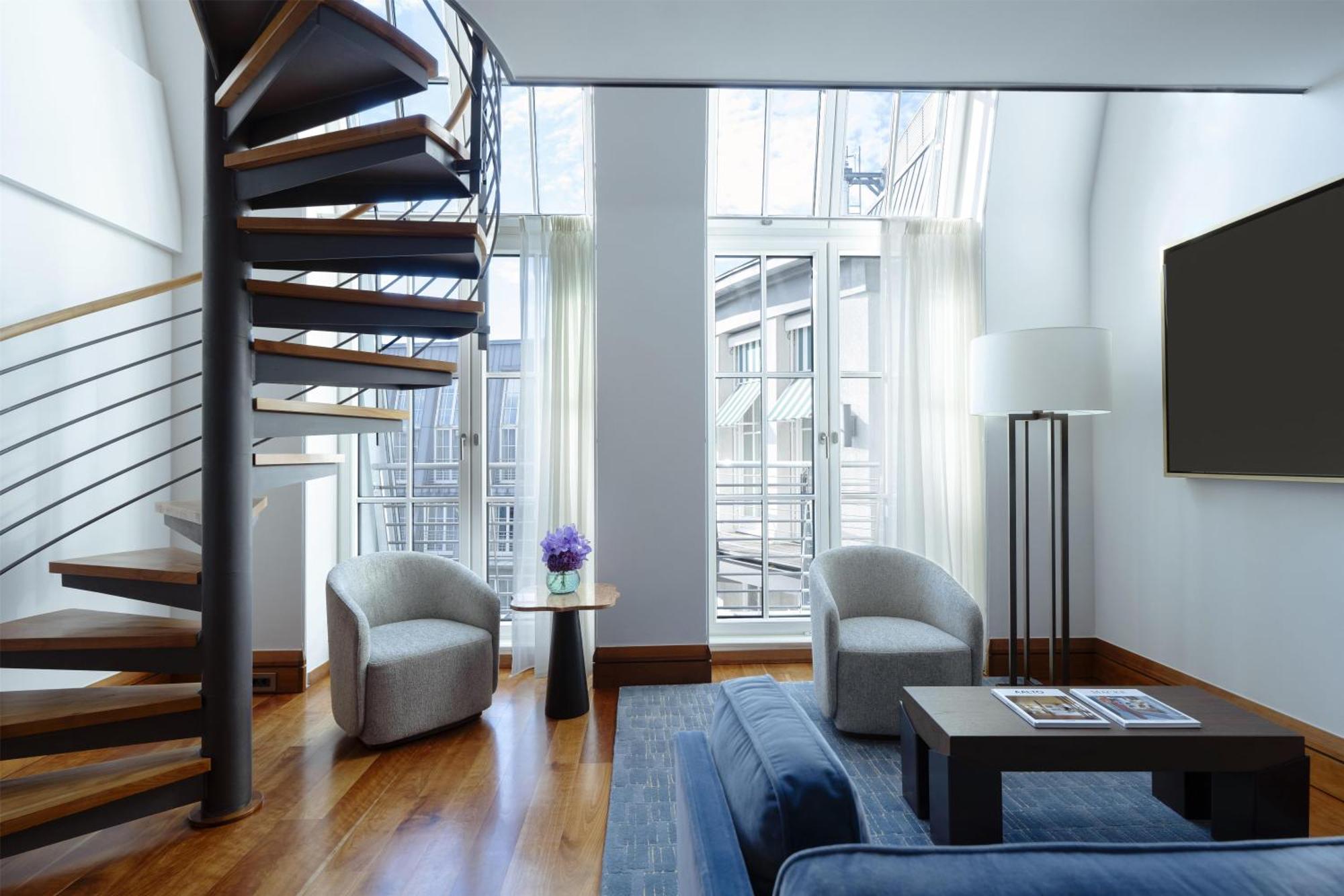 Duplex King Studio