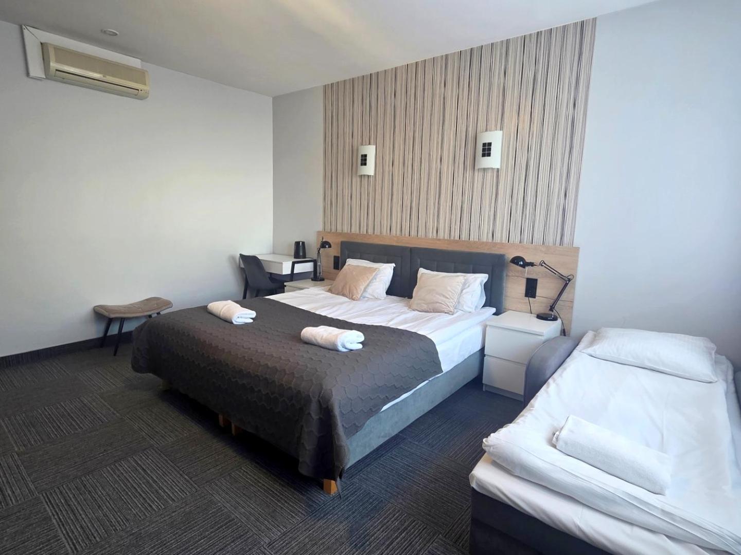 Triple Room Bath