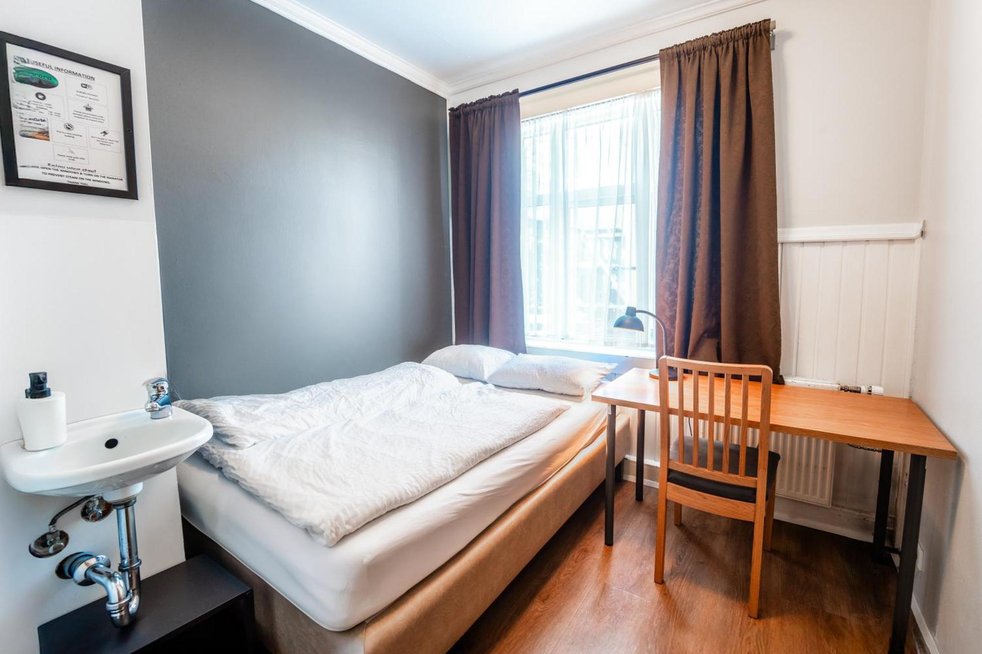Small Double Room,1758570155:JPEG