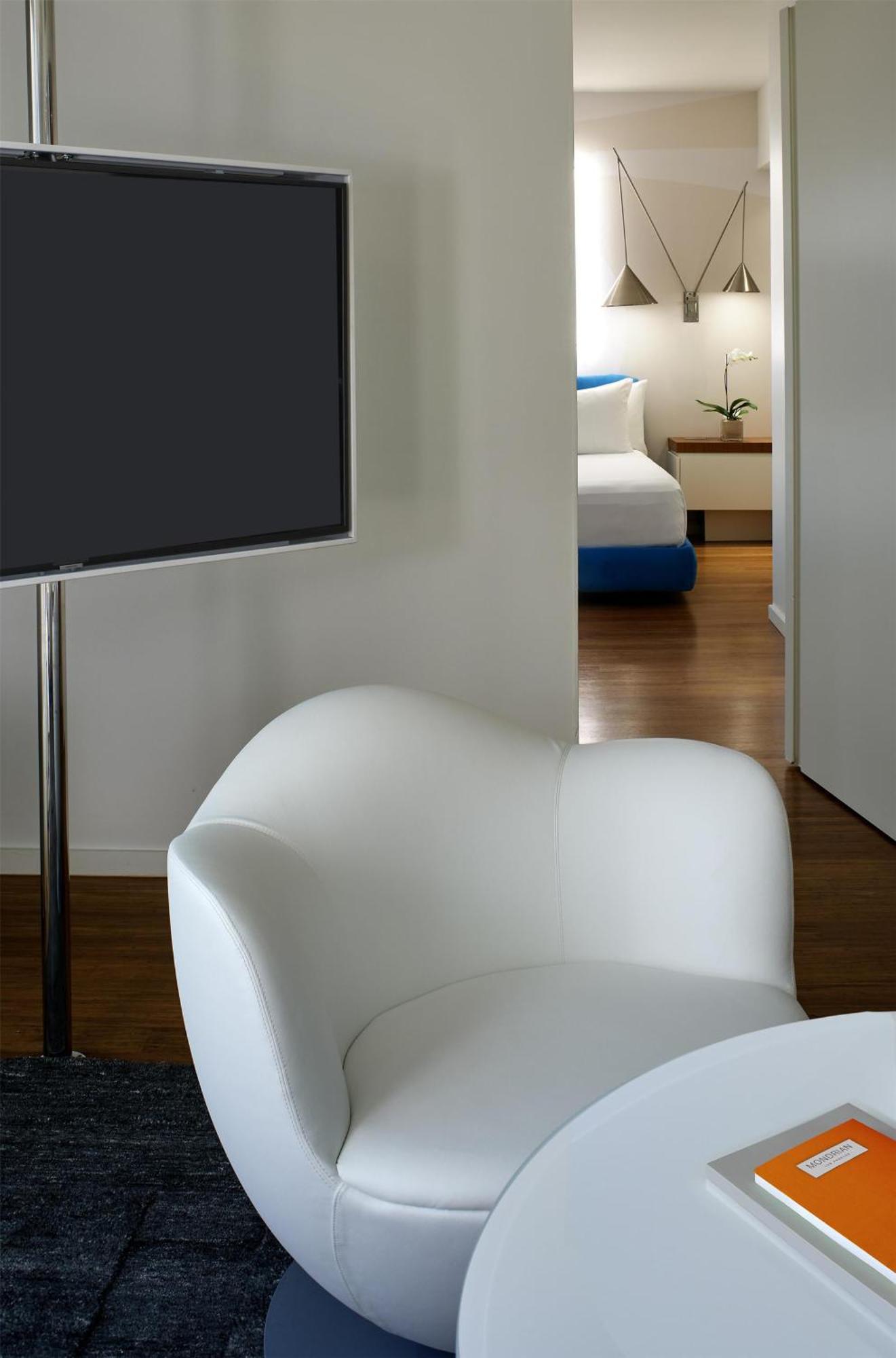One-Bedroom King Suite
