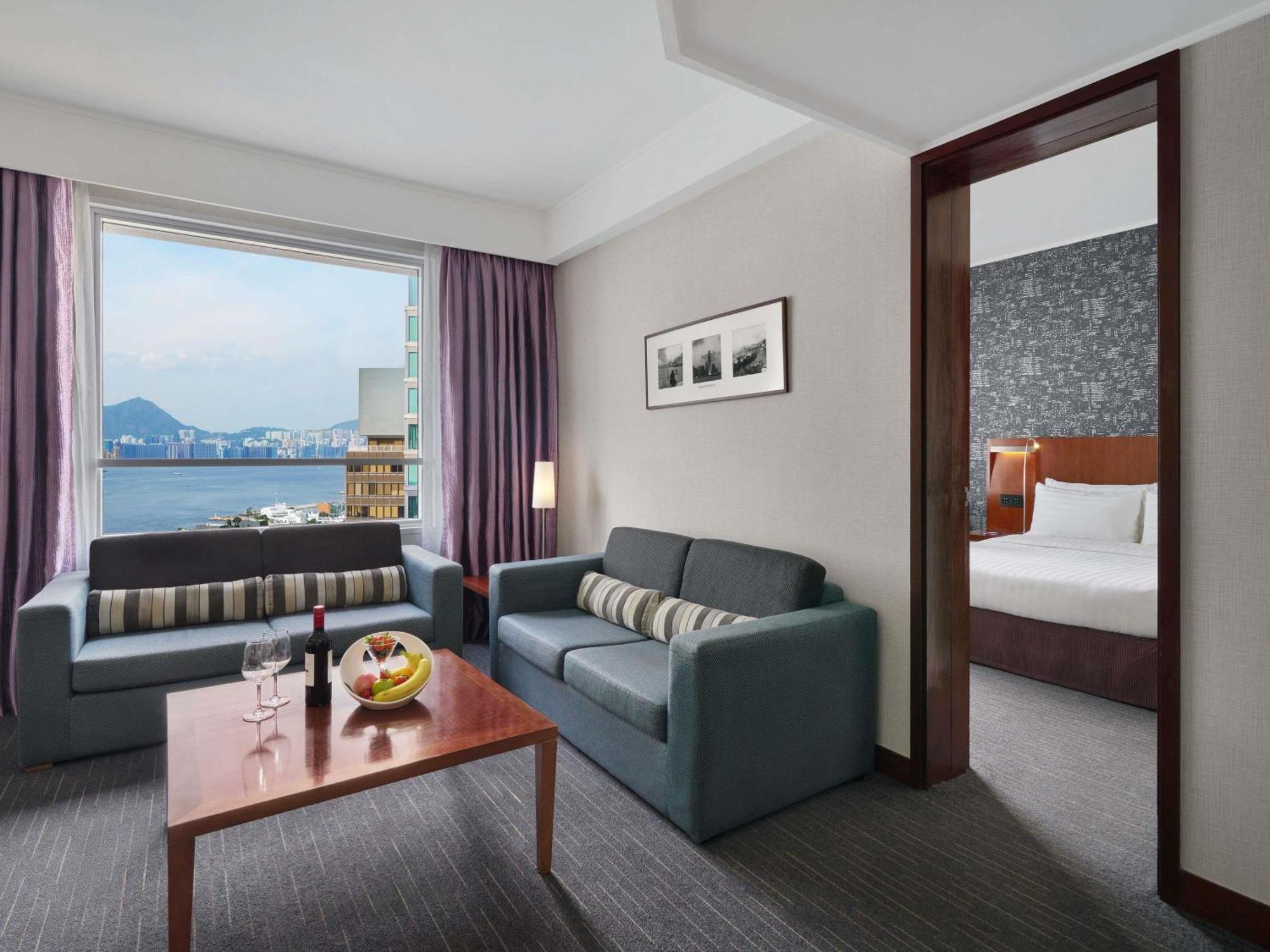 Junior Queen Suite