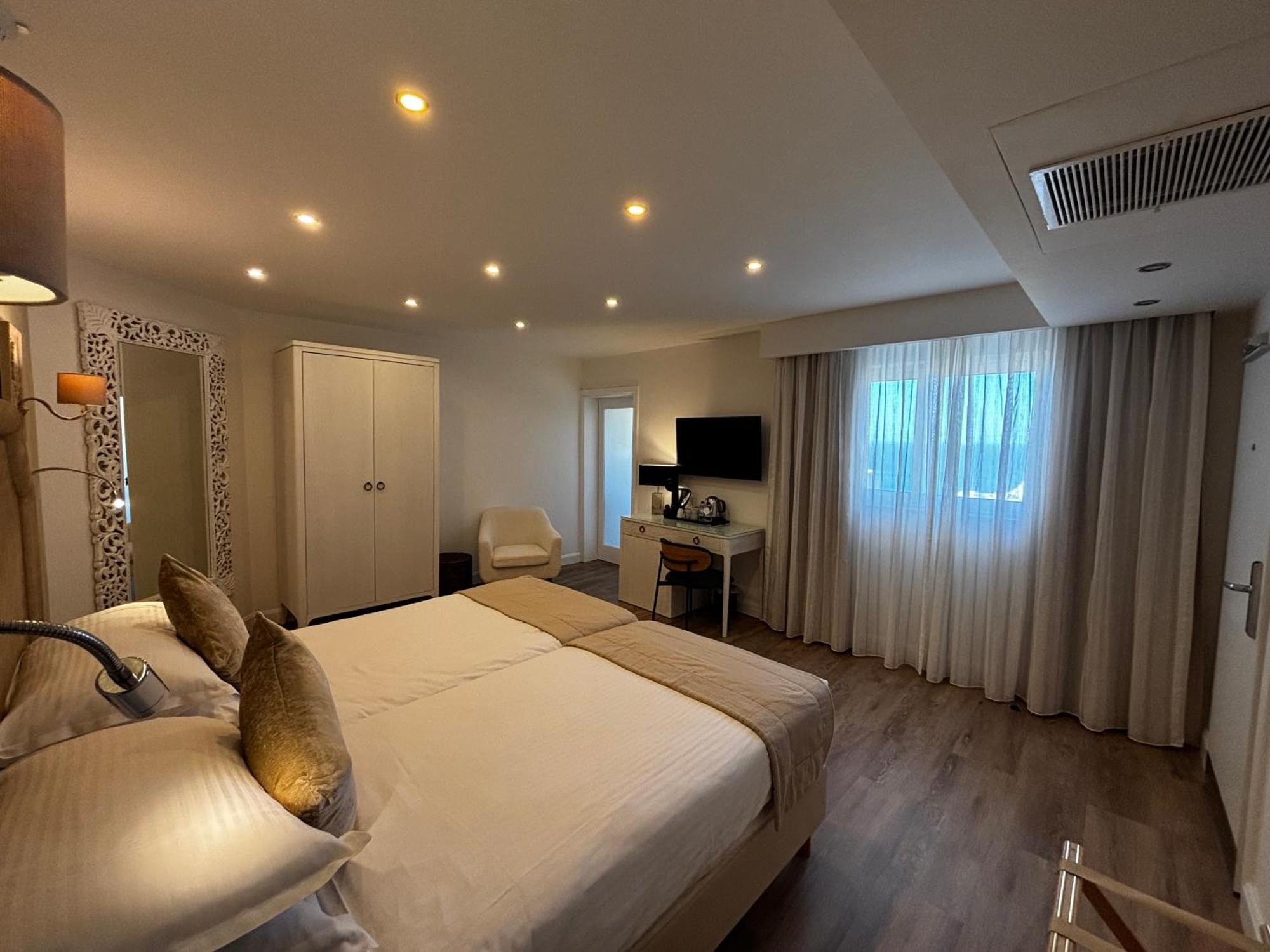 Deluxe Double or Twin Room Sea View