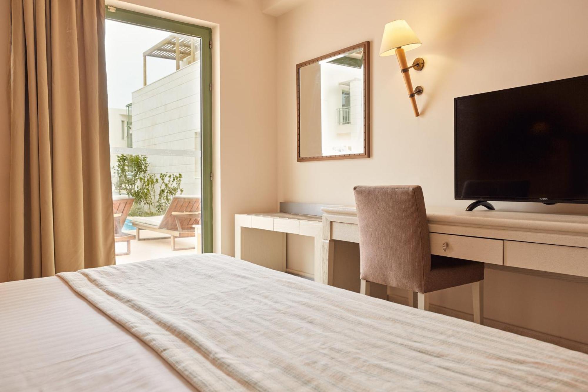 Superior Double Room Garden View Sharing Pool