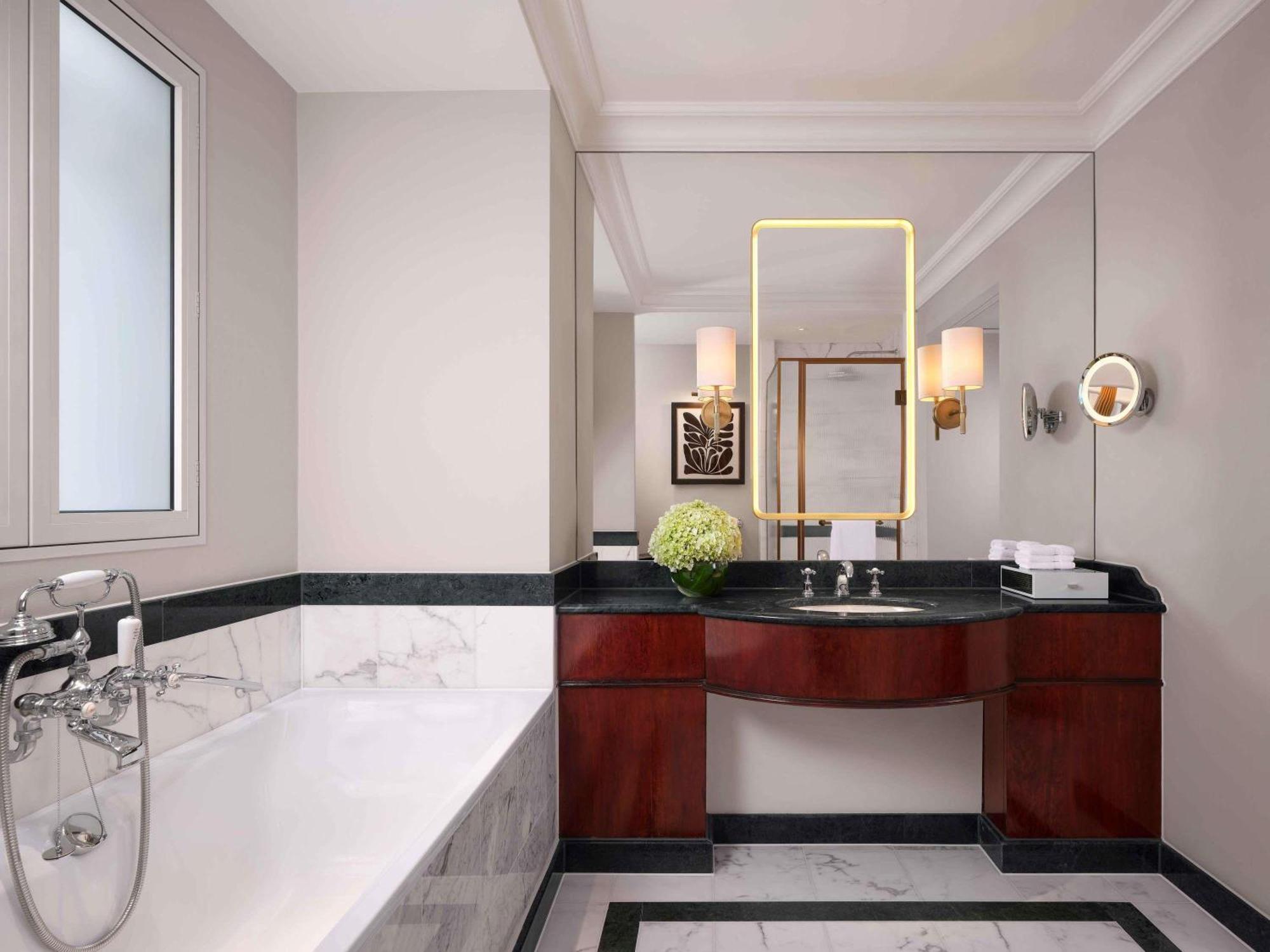 Luxury King Room,1770488027:JPEG