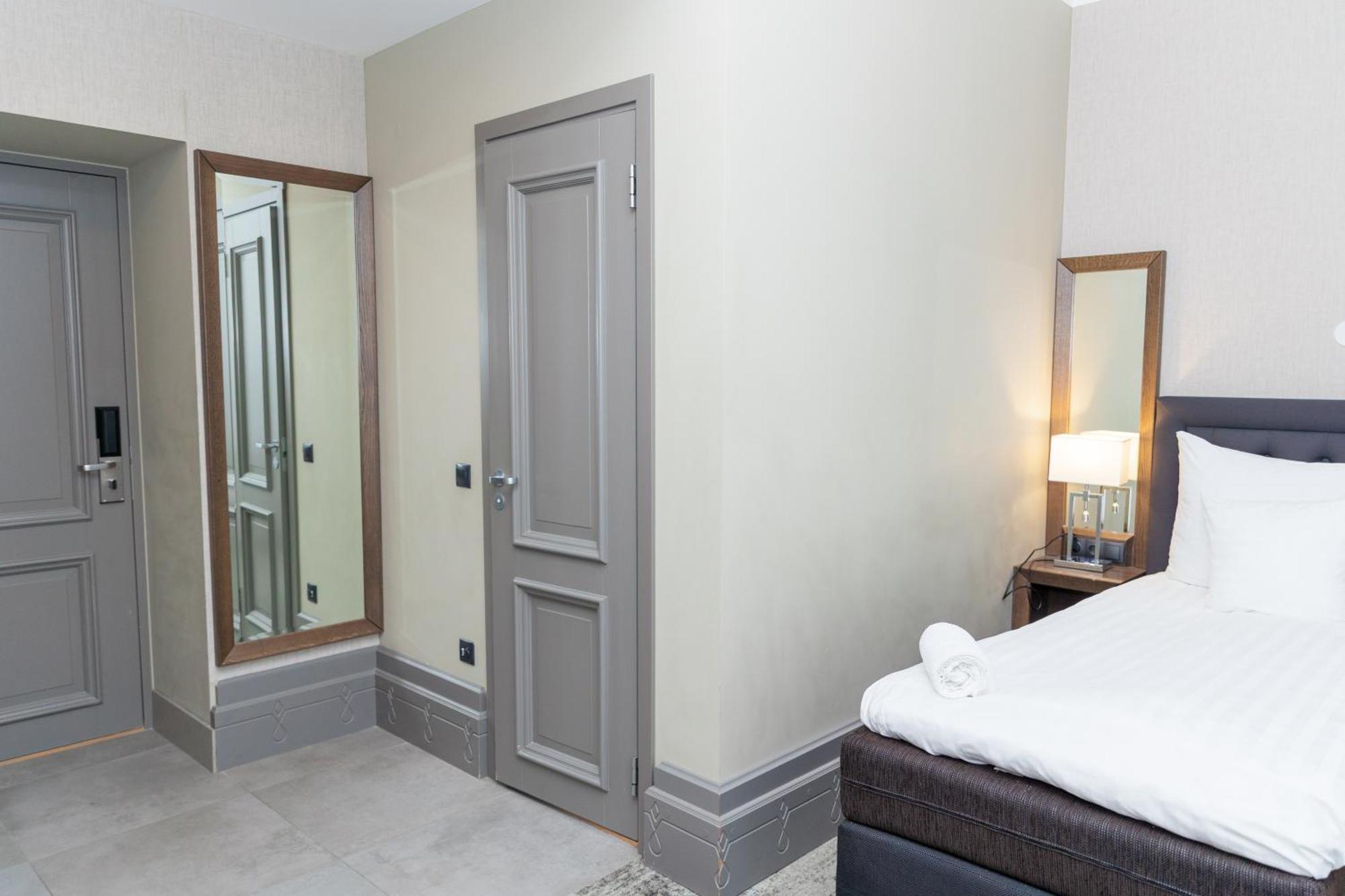 Single Room Park House
