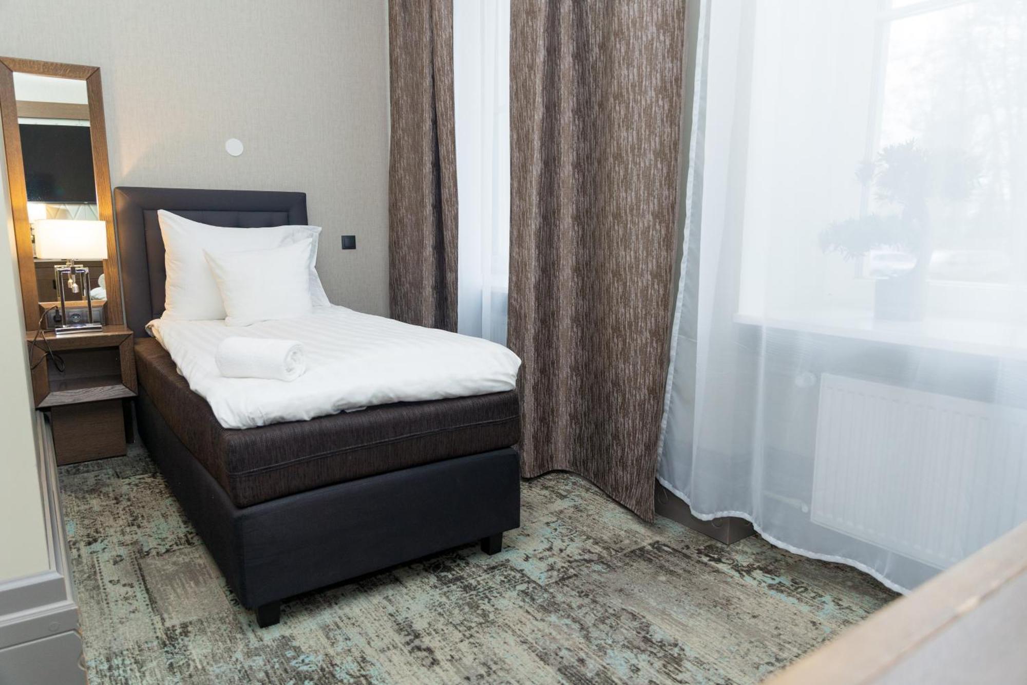 Single Room Park House