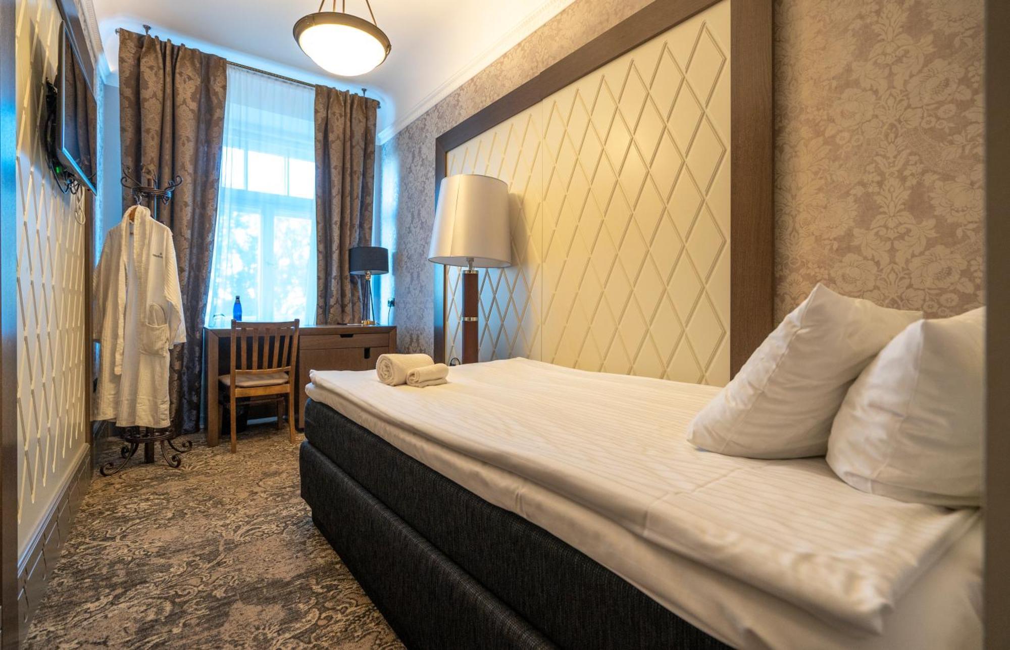 Single room Castle