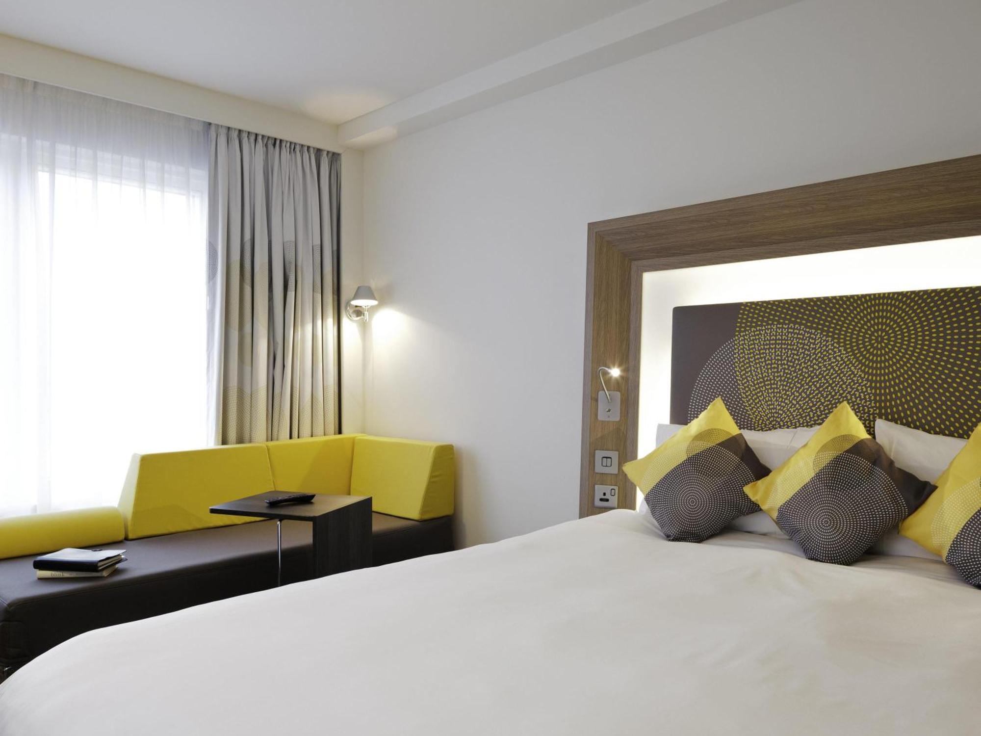 Superior Room 1 Queen Bed