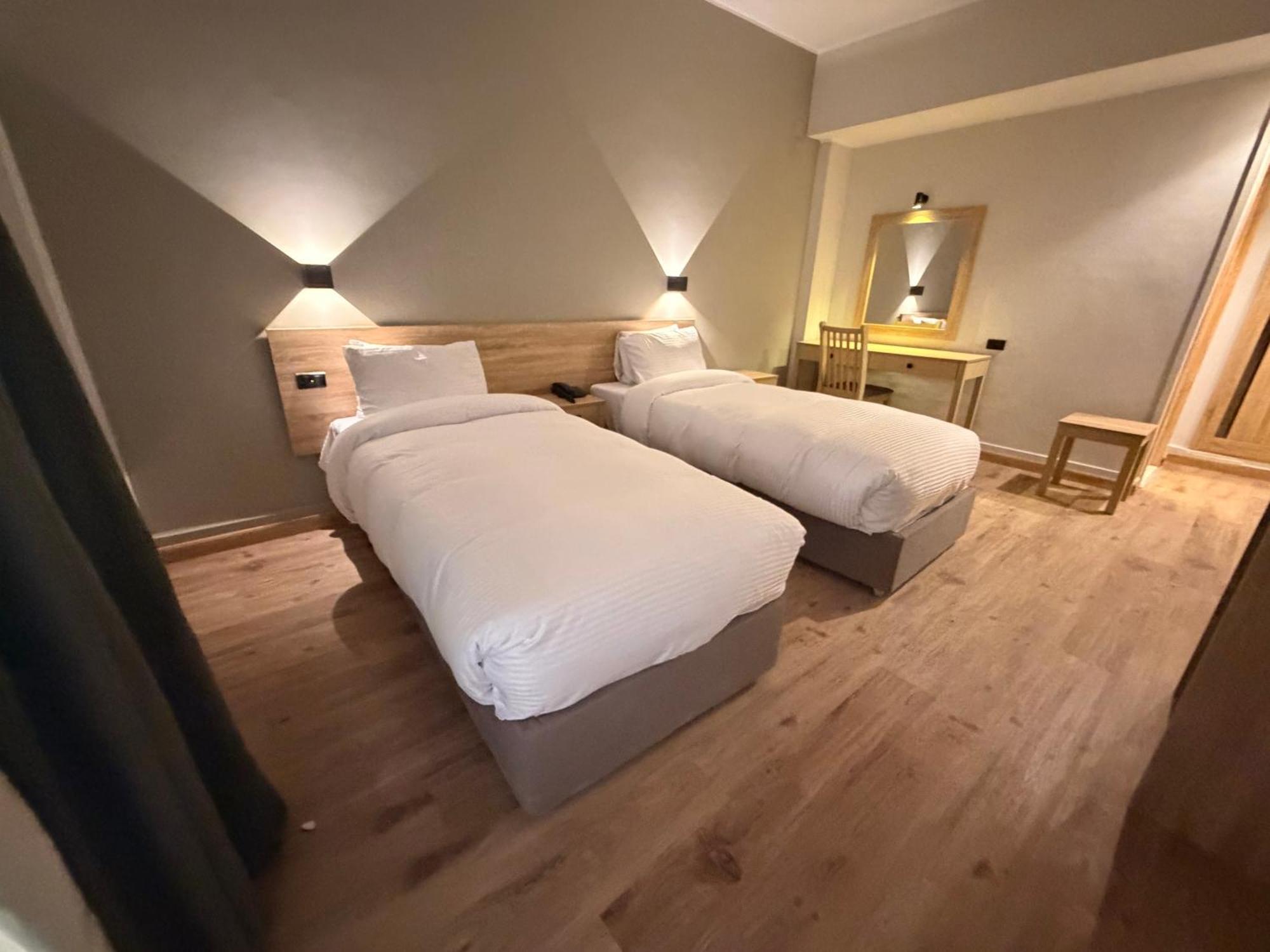 Superior Queen Room,1765480371:JPEG