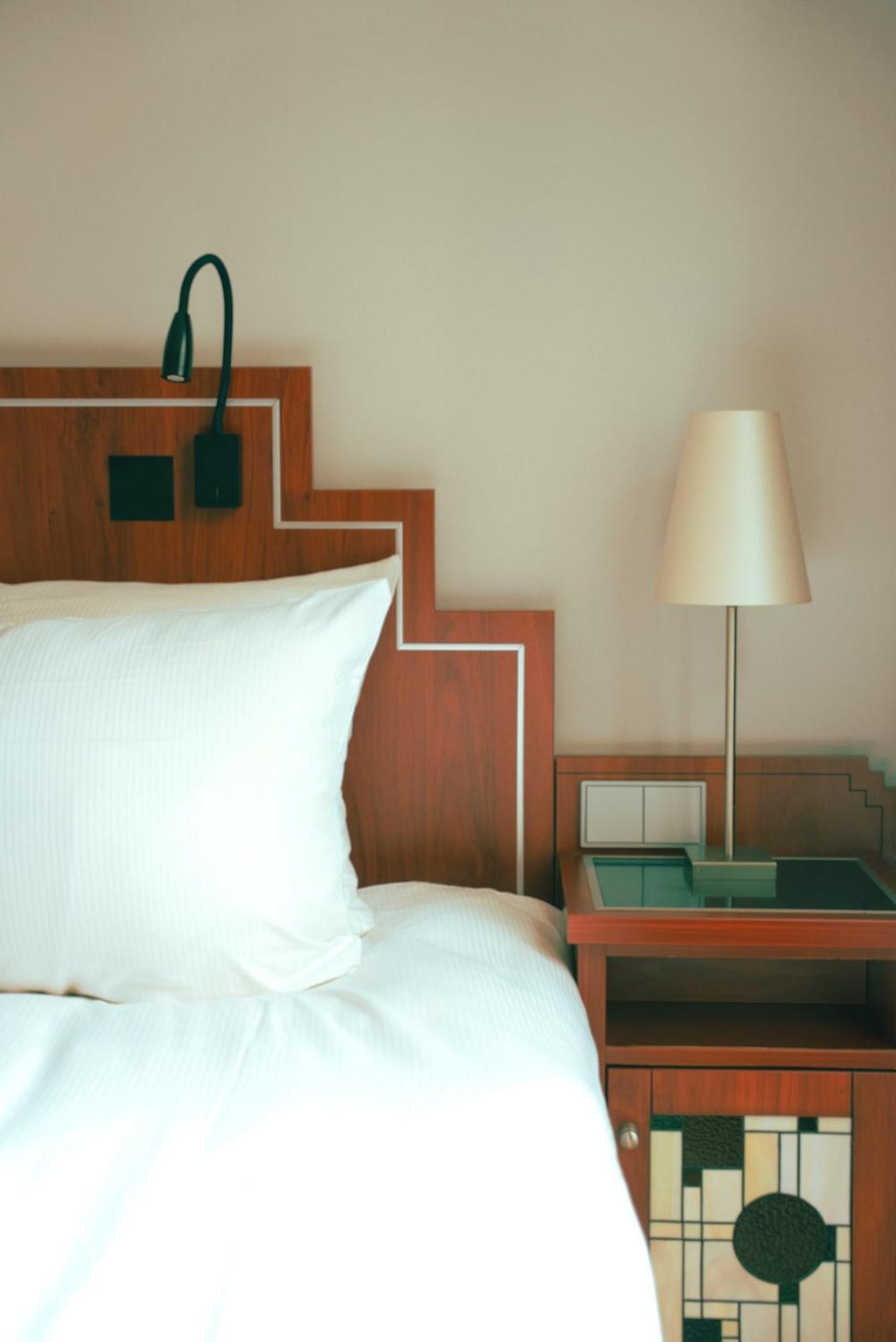 Comfy room with canal view
