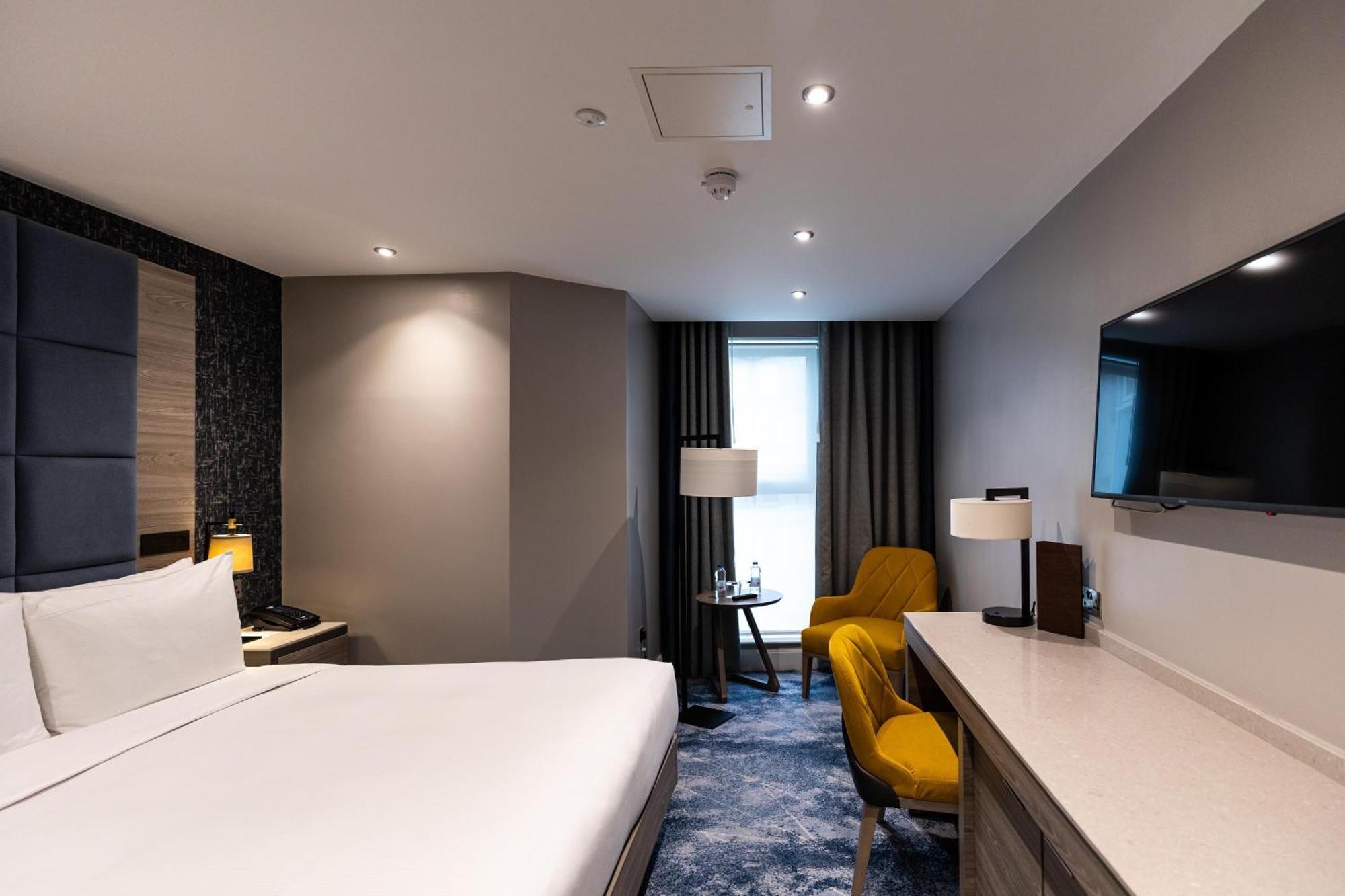 Deluxe Queen Room