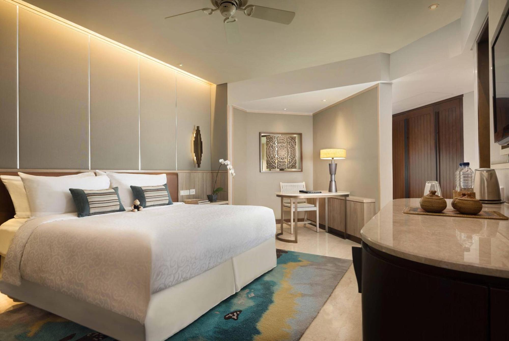 Deluxe King Room Garden View