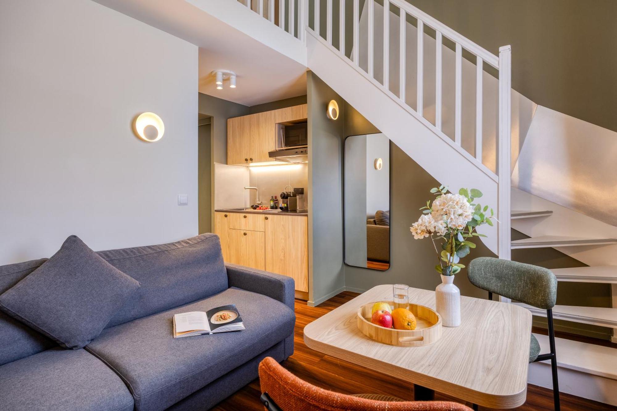 Deluxe One-Bedroom Apartment,1765839769:JPEG