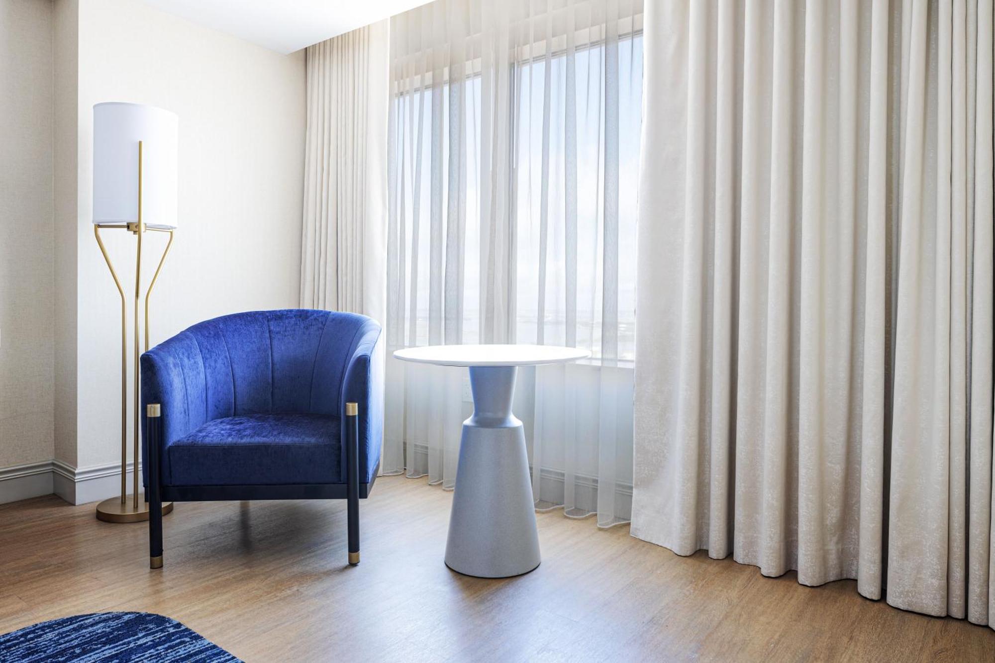 Centurion Tower Premium 1 King Ocean Front Non-Smoking