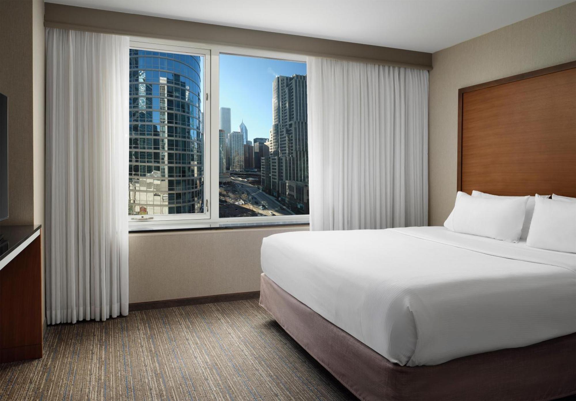 One-Bedroom King Suite Hearing Access or Non-Smoking