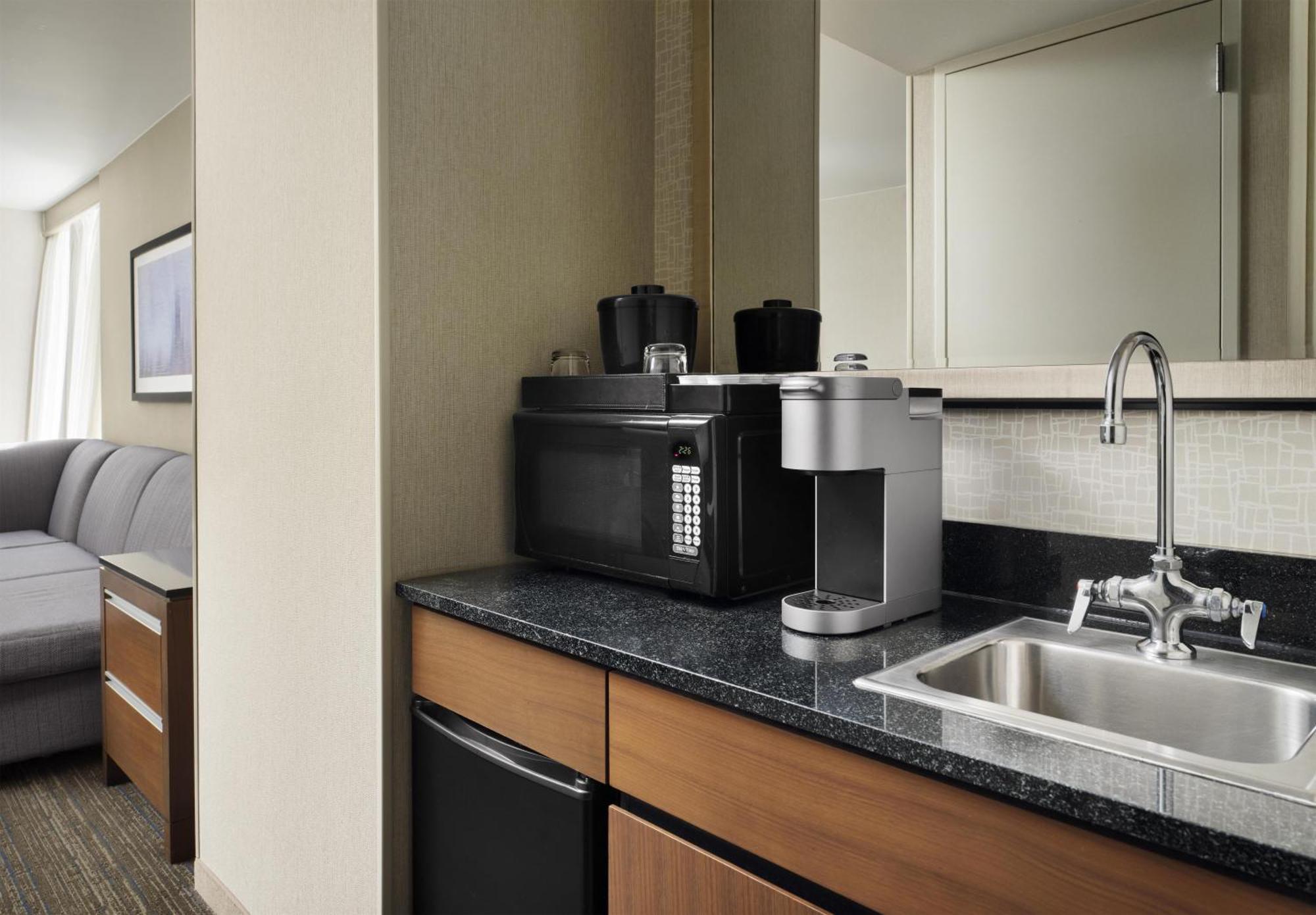 One-Bedroom King Suite Hearing Access or Non-Smoking
