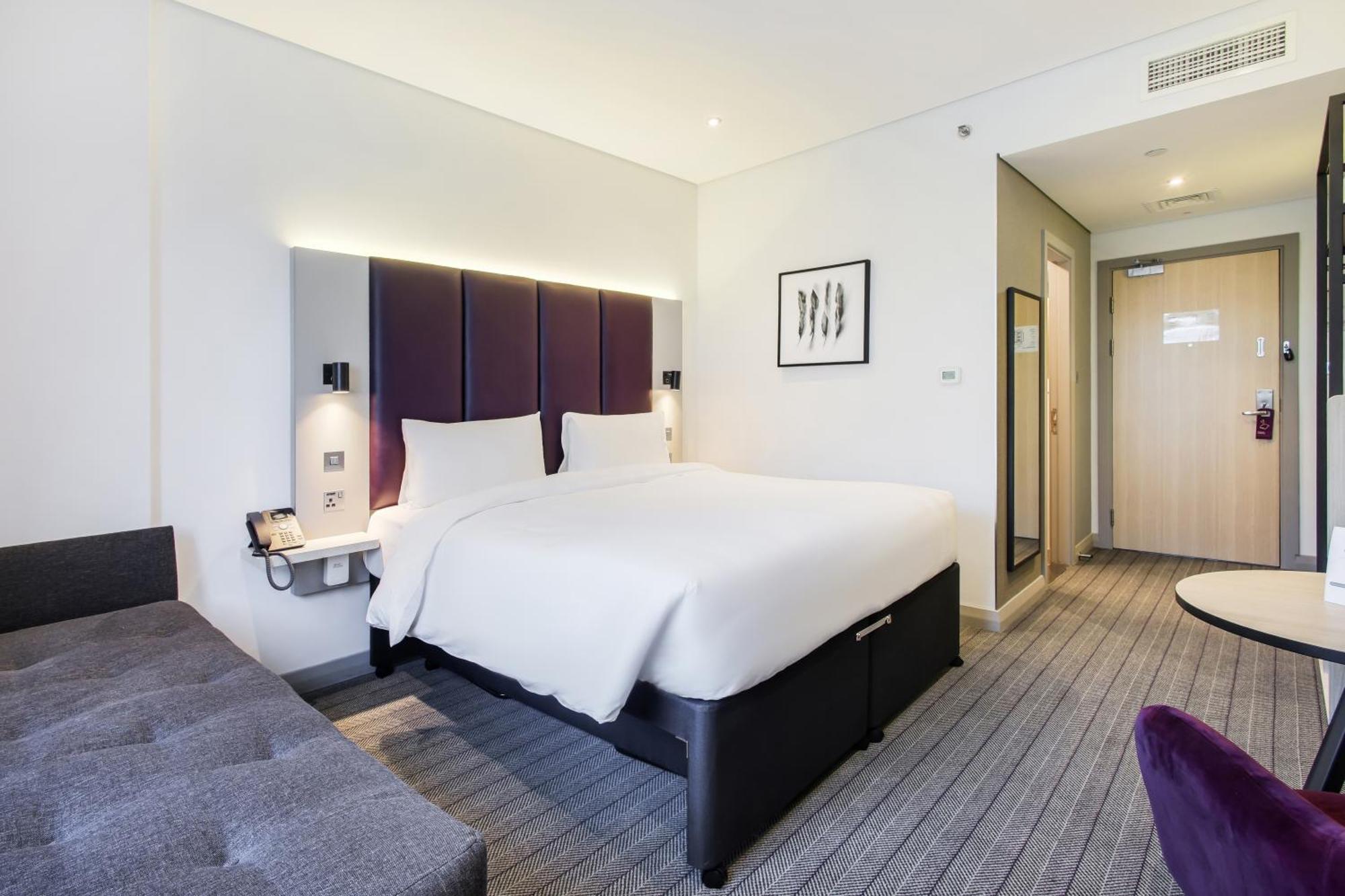 Interconnecting Family Room DXB Airport Shuttle Every 30min to T1&3
