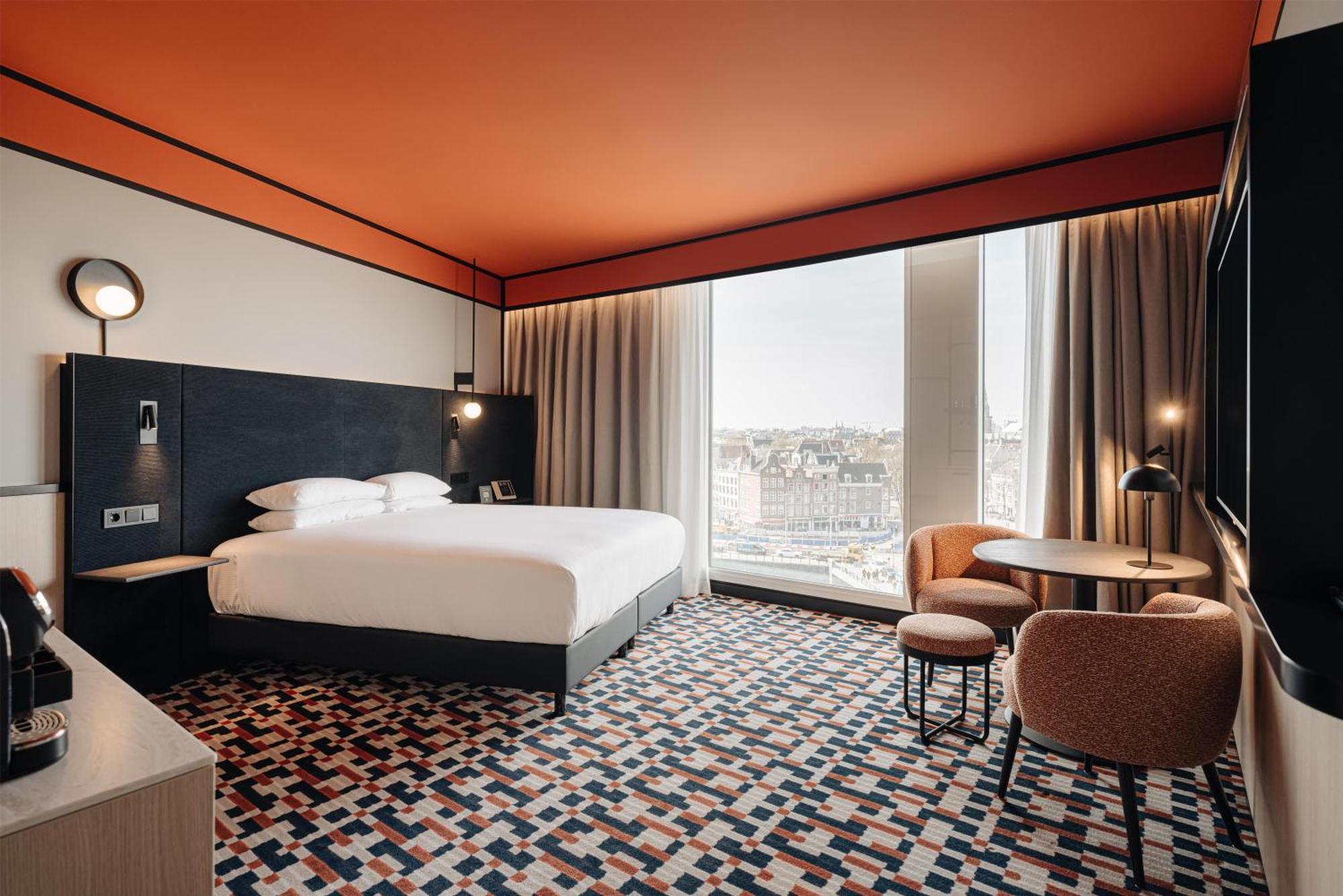 King Corner Room City View Canal View
