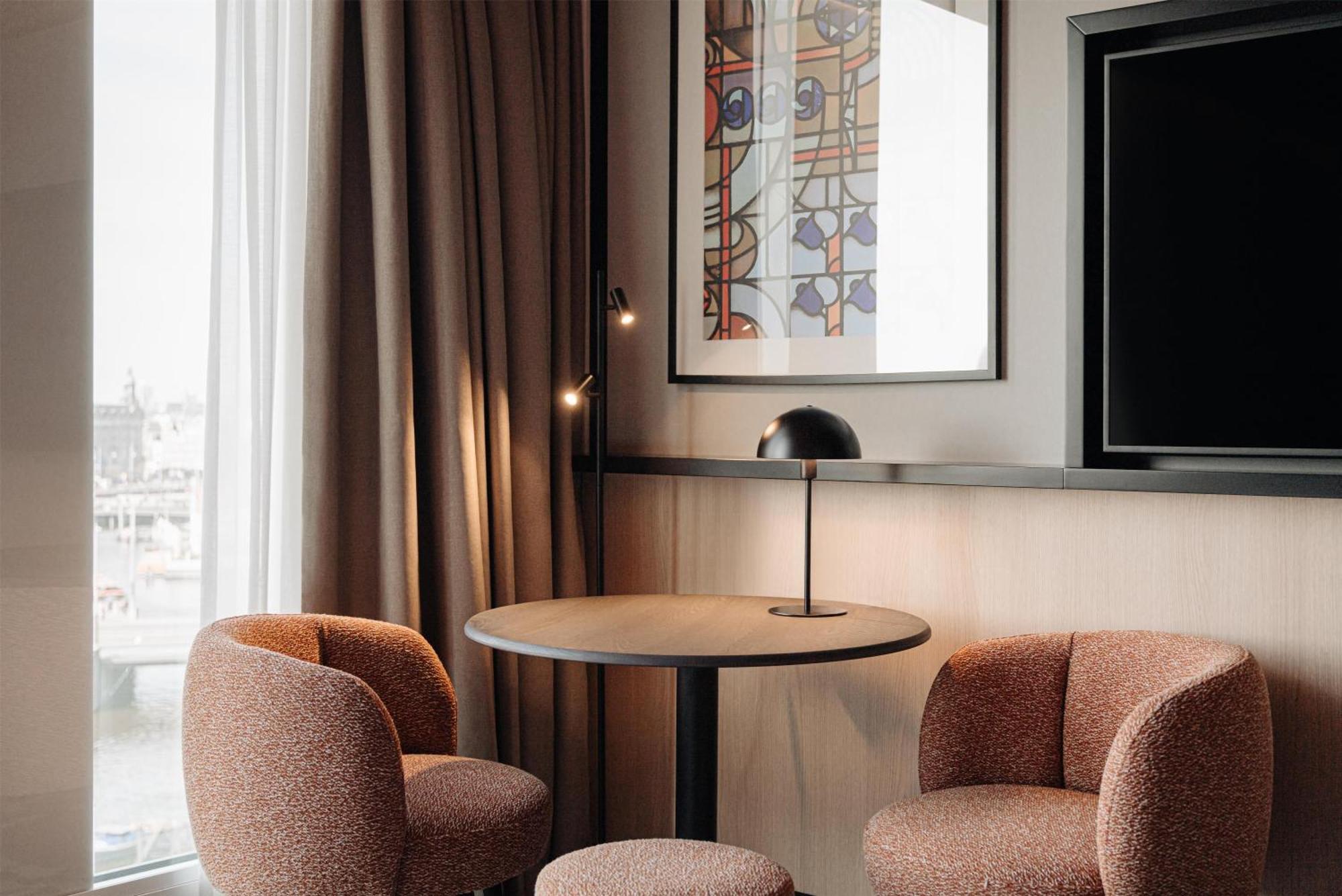 King Corner Room City View Canal View