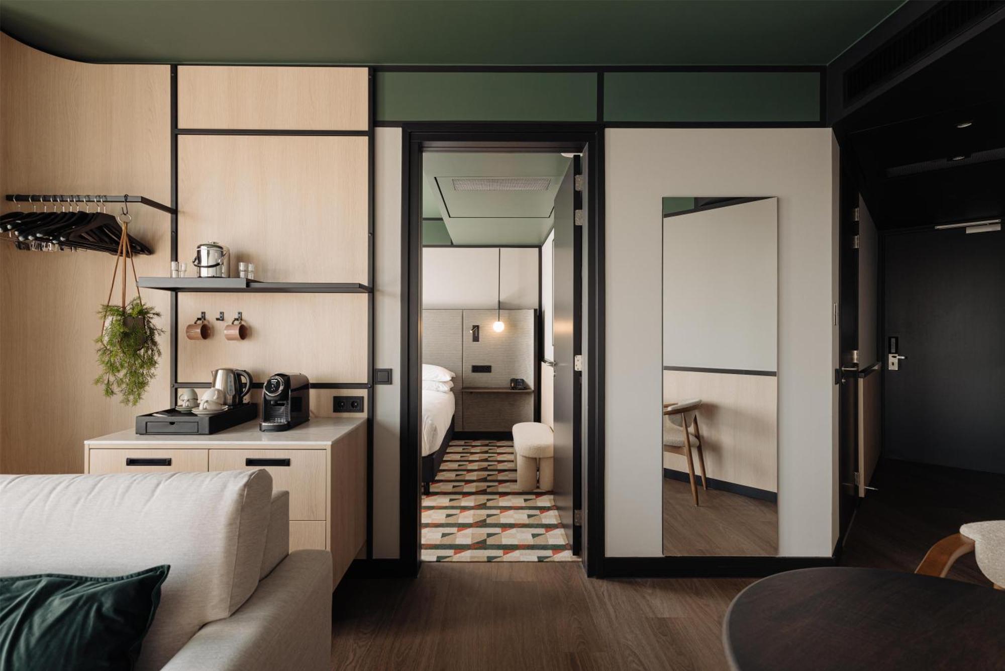 One-Bedroom Suite City View