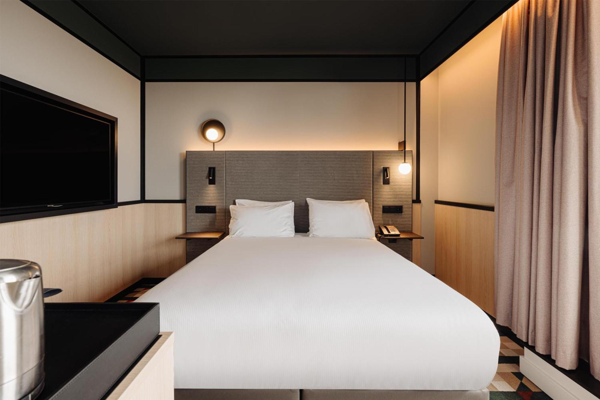Deluxe Room Balcony City View