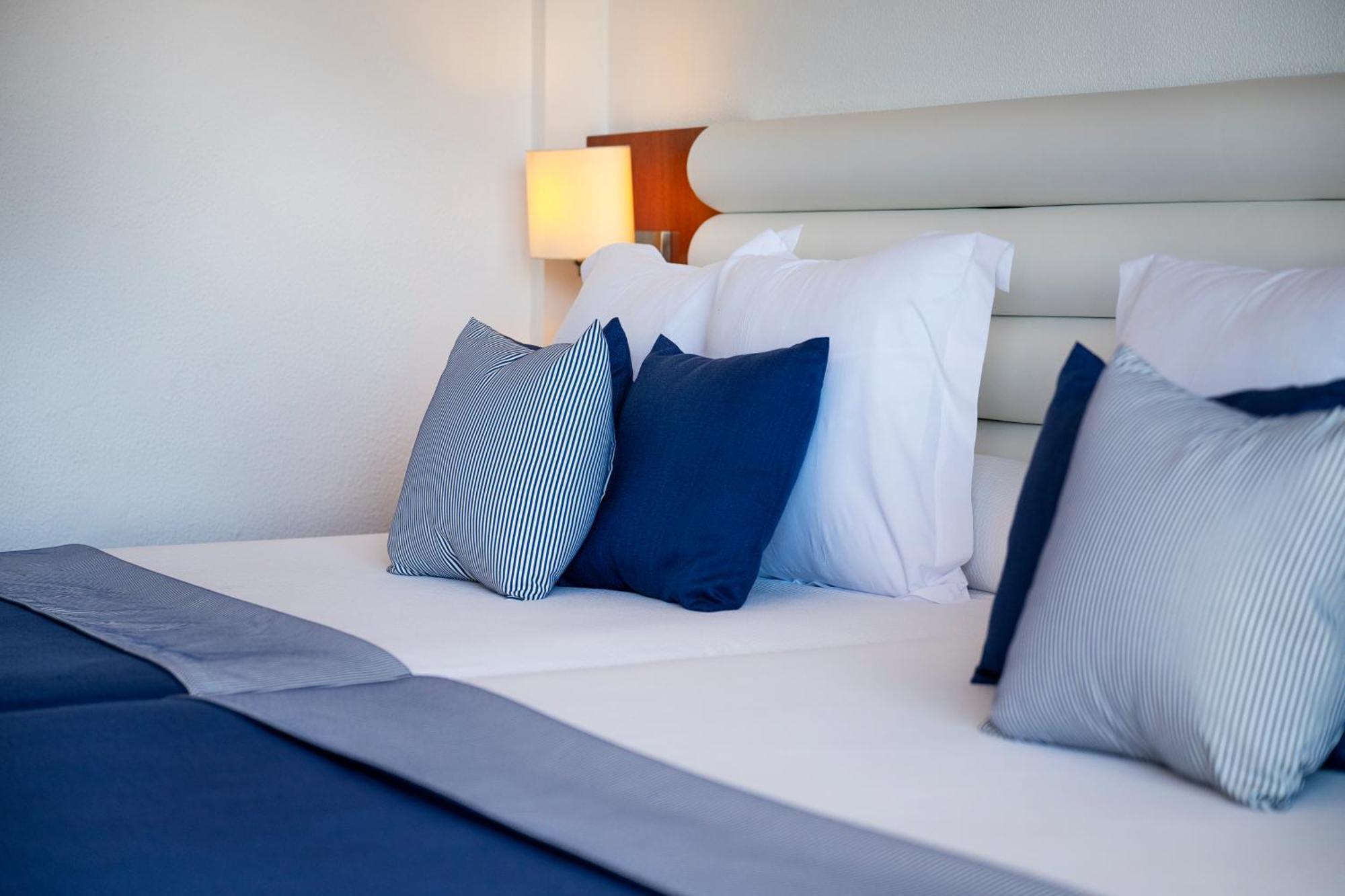 Superior Double Room with Pool and Sea View (2 Adults + 1 Child),1765854307:JPEG