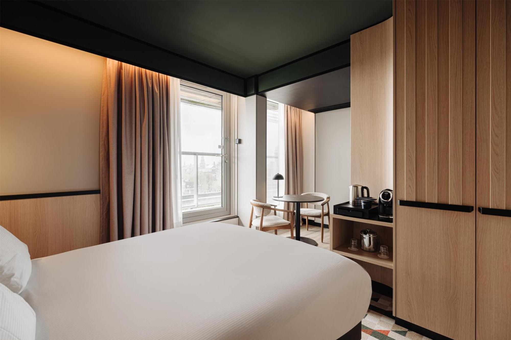 Deluxe Room Balcony City View