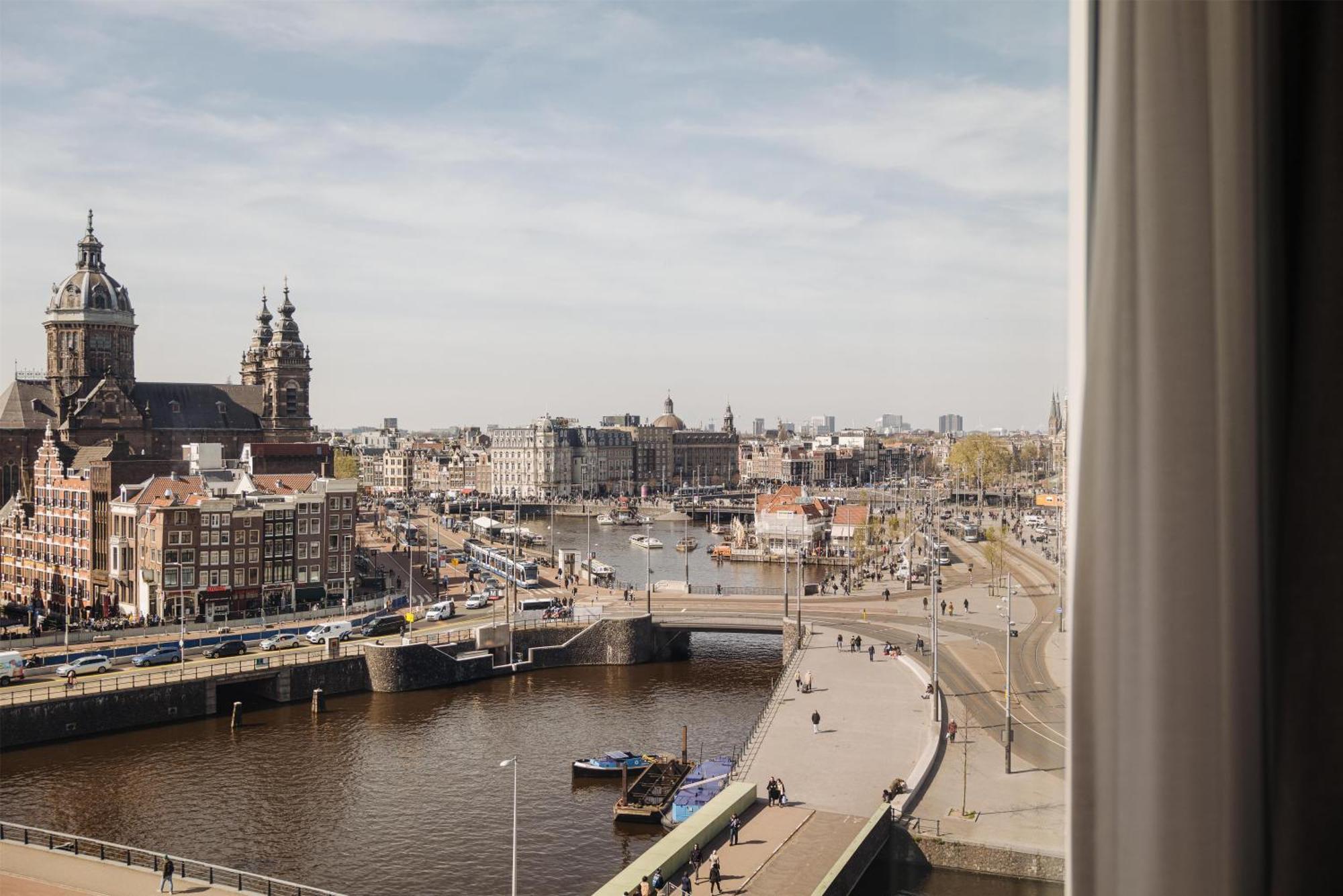 One-Bedroom Superior Suite City View