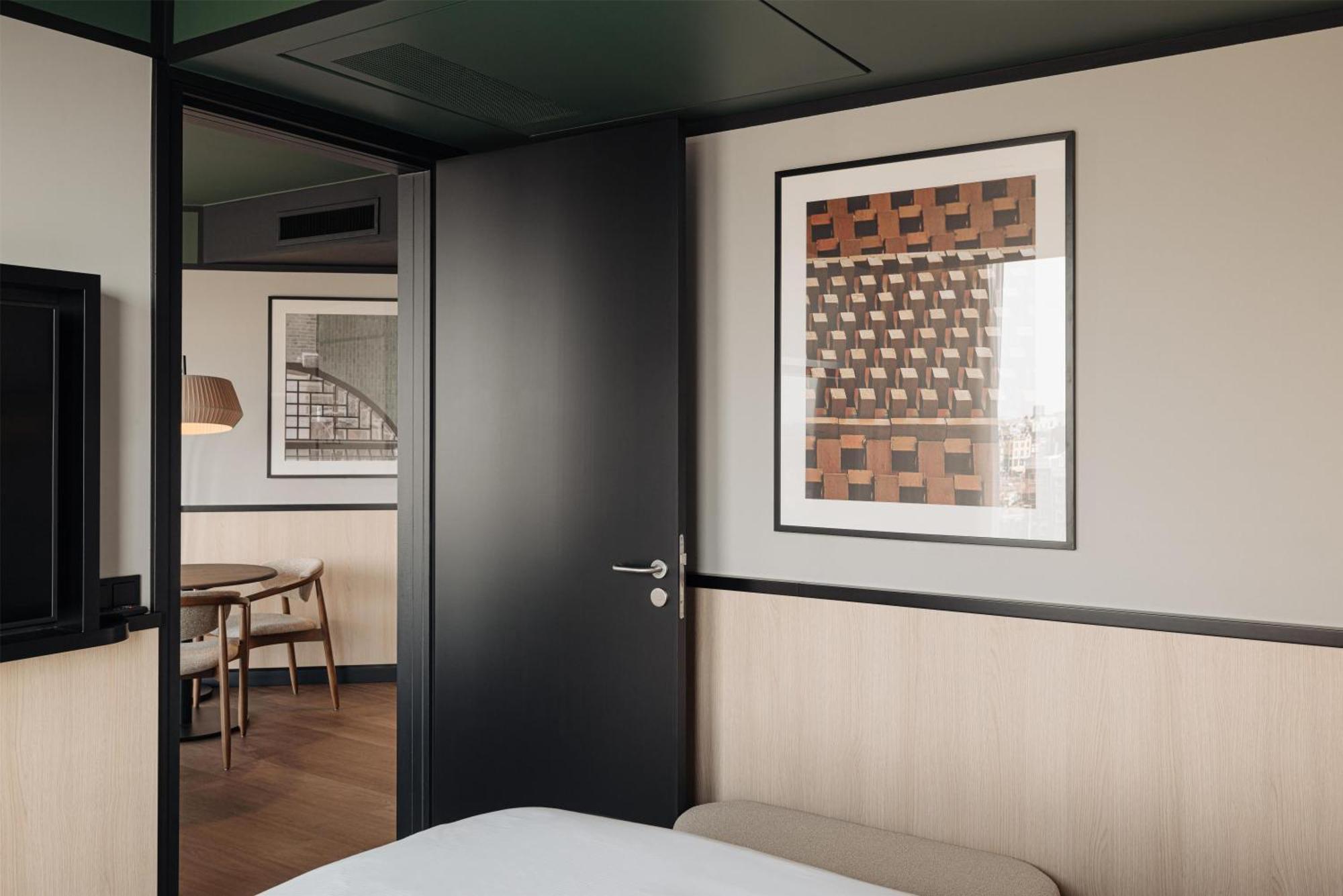 One-Bedroom Superior Suite City View