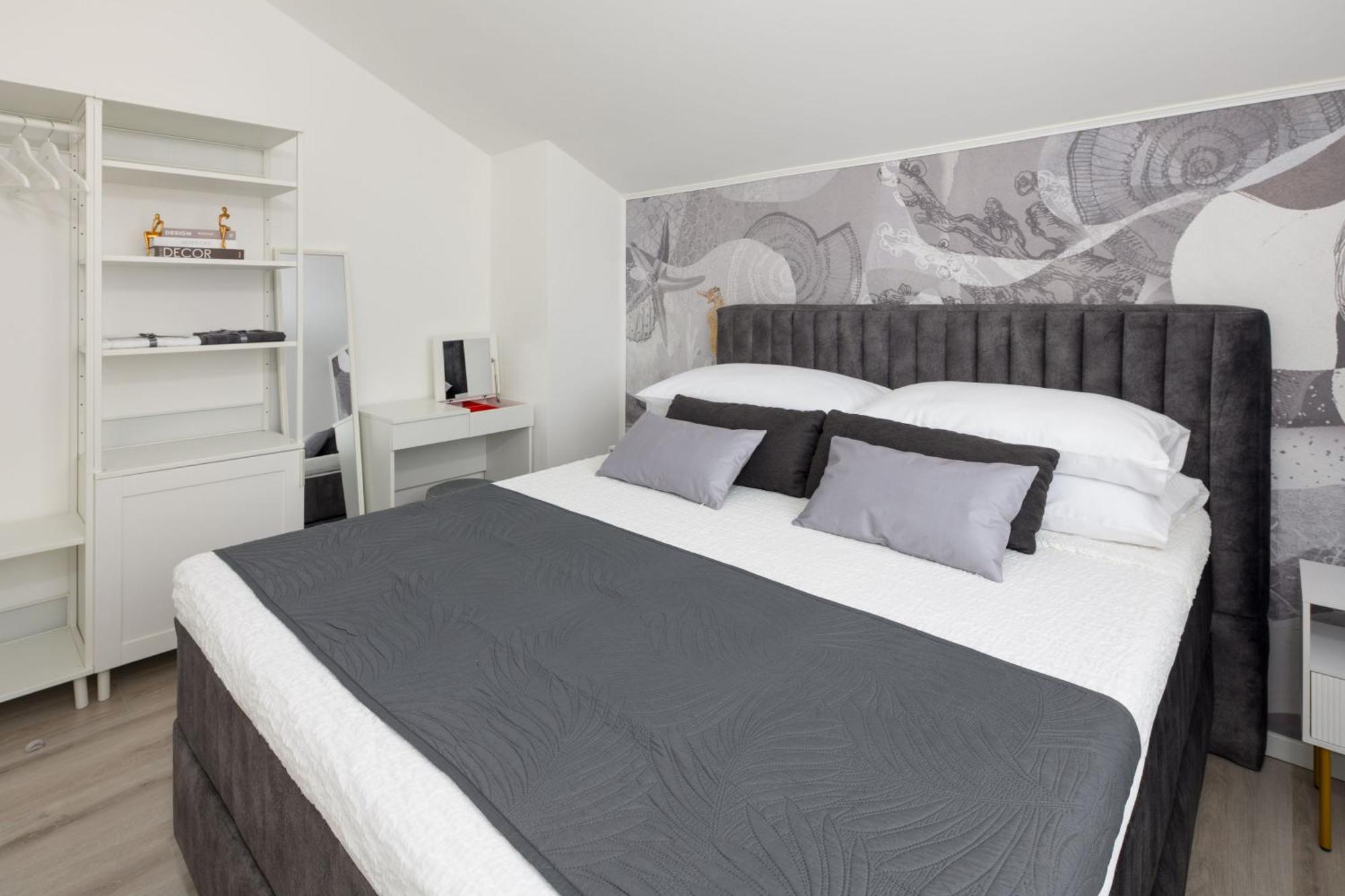Premium One Bedroom Apartment Terrace sea View