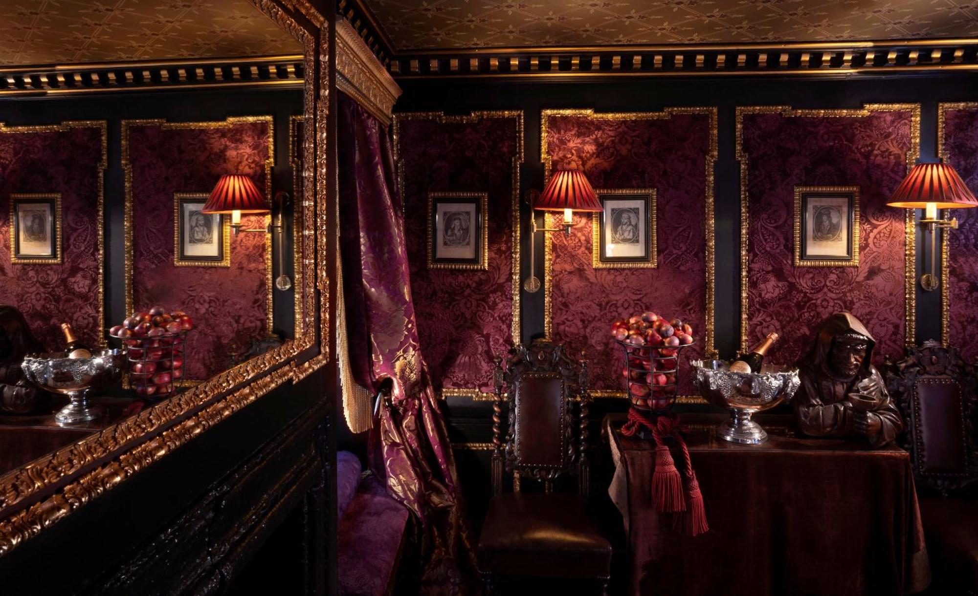 Deluxe-suite – Armoury